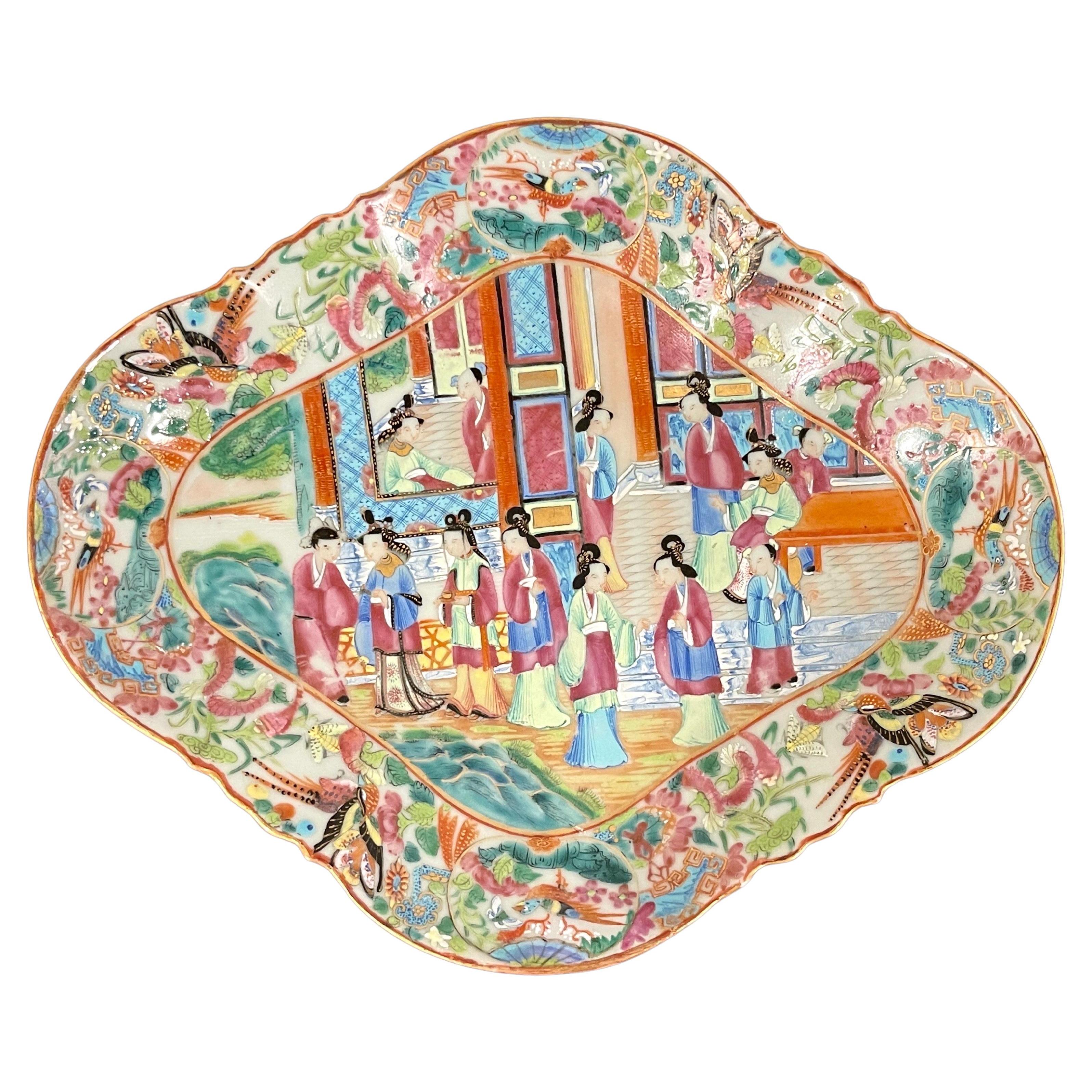 Chinesische Quatrefoil- Obstschale mit Mandarinfuß aus dem 19. Jahrhundert, um 1850 im Angebot
