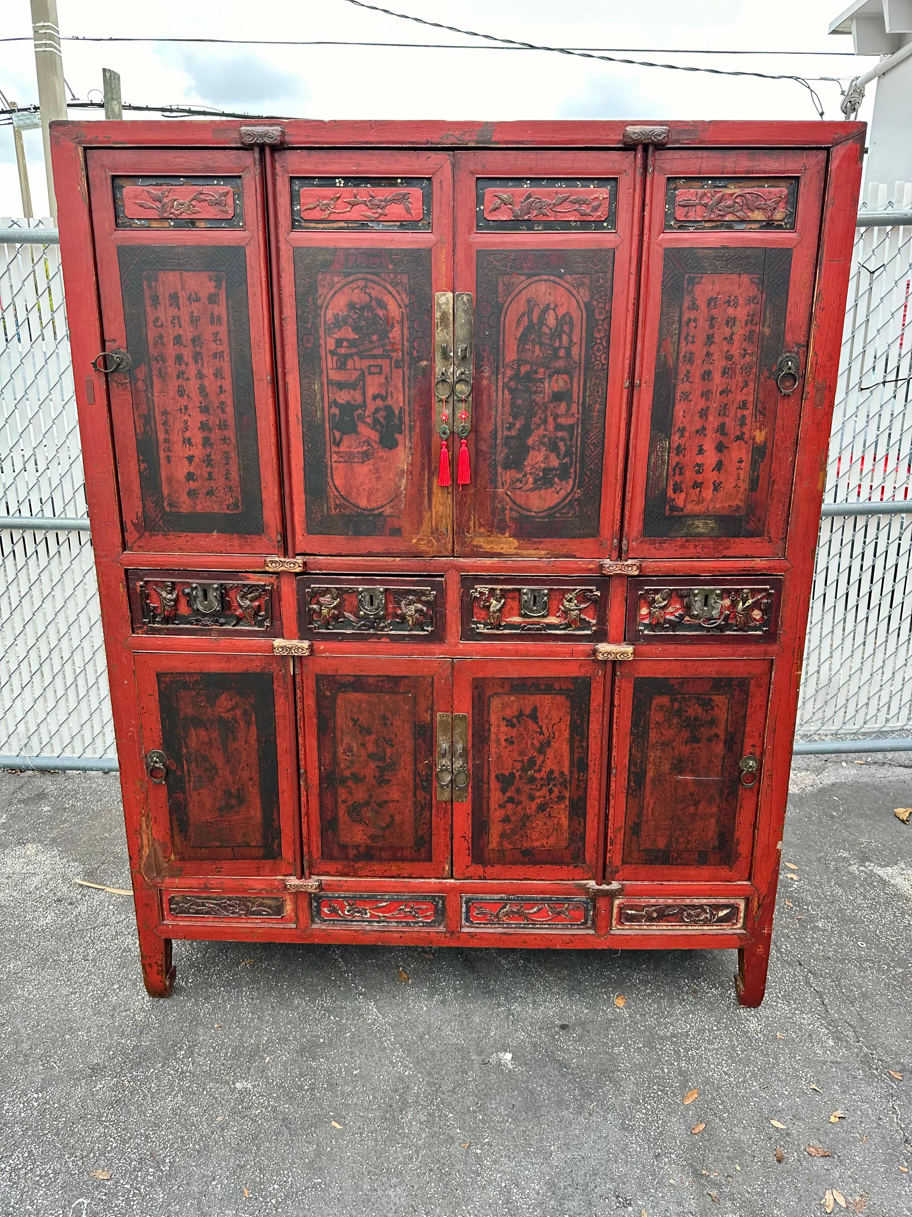 Armadio-dispensa rosso dipinto a mano del XIX secolo in Cina In condizioni buone in vendita a Fort Lauderdale, FL