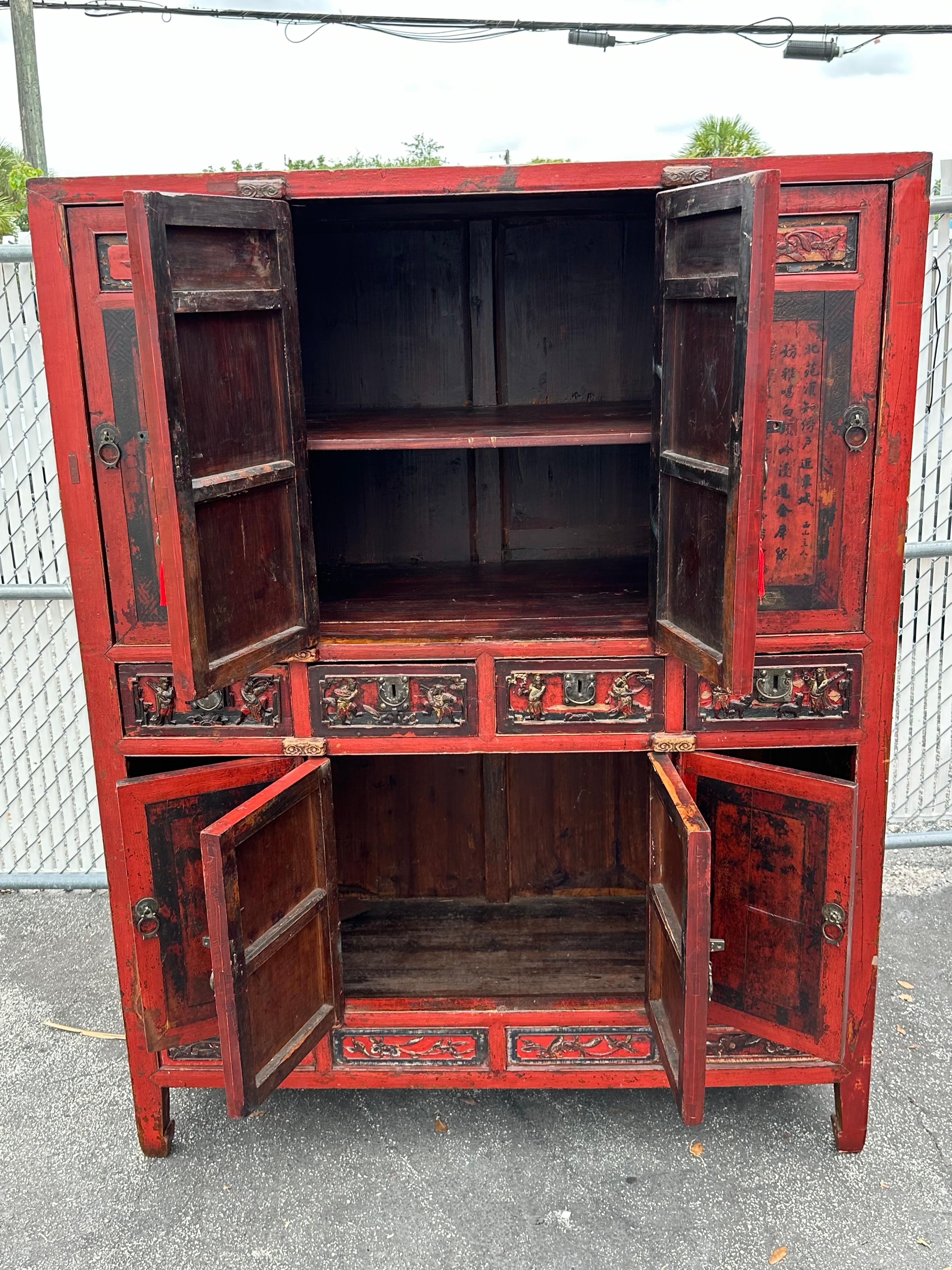 Pittura Armadio-dispensa rosso dipinto a mano del XIX secolo in Cina in vendita