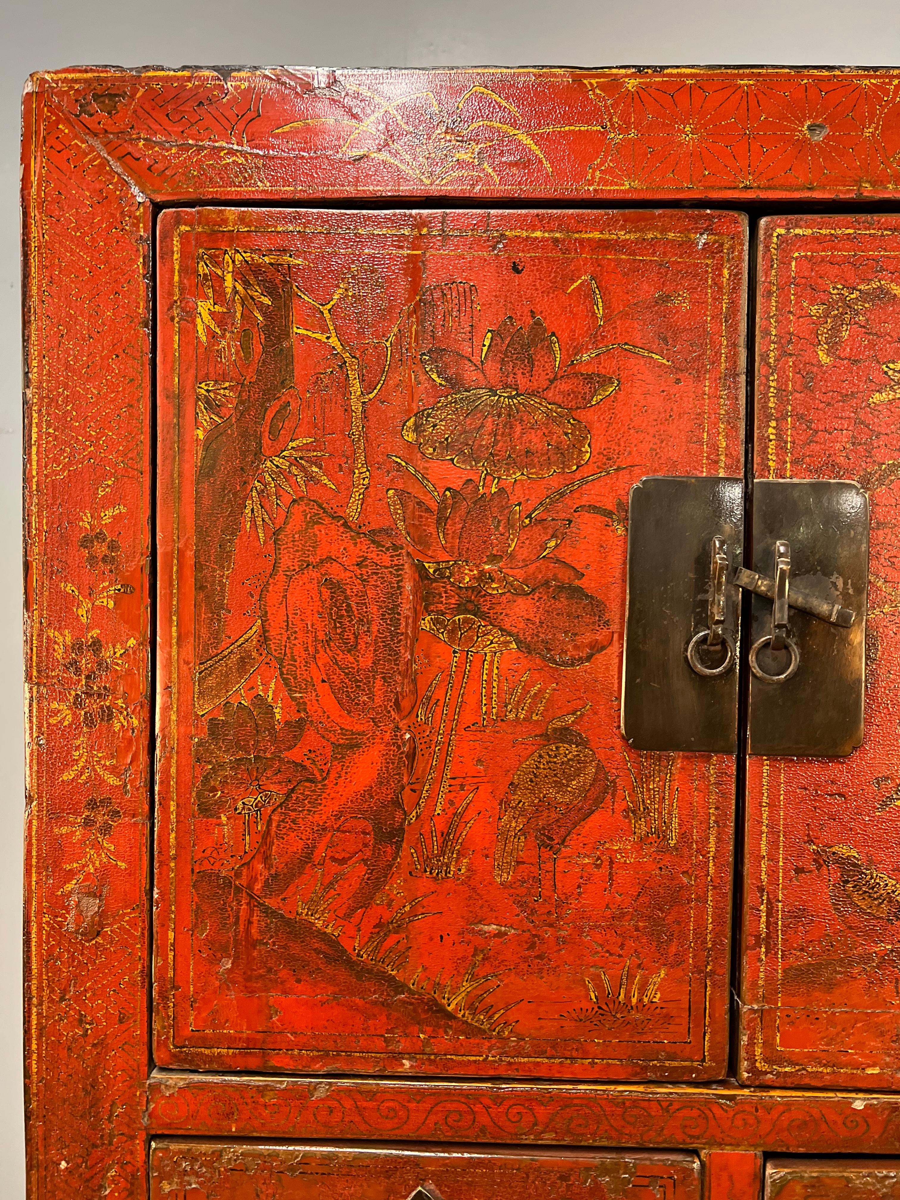 Chinoiserie 19th Century Chinese Red Lacquer Cabinet with Gilt Decoration For Sale