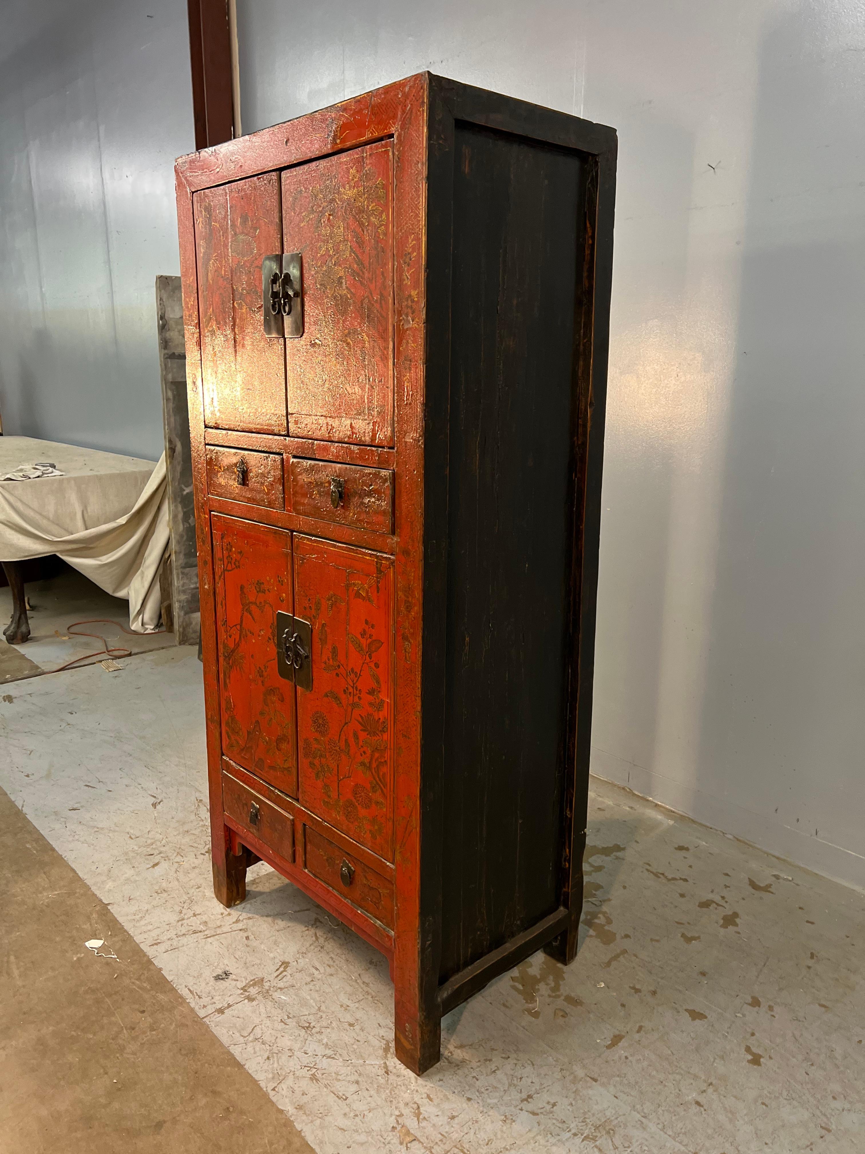 19th Century Chinese Red Lacquer Cabinet with Gilt Decoration For Sale 1