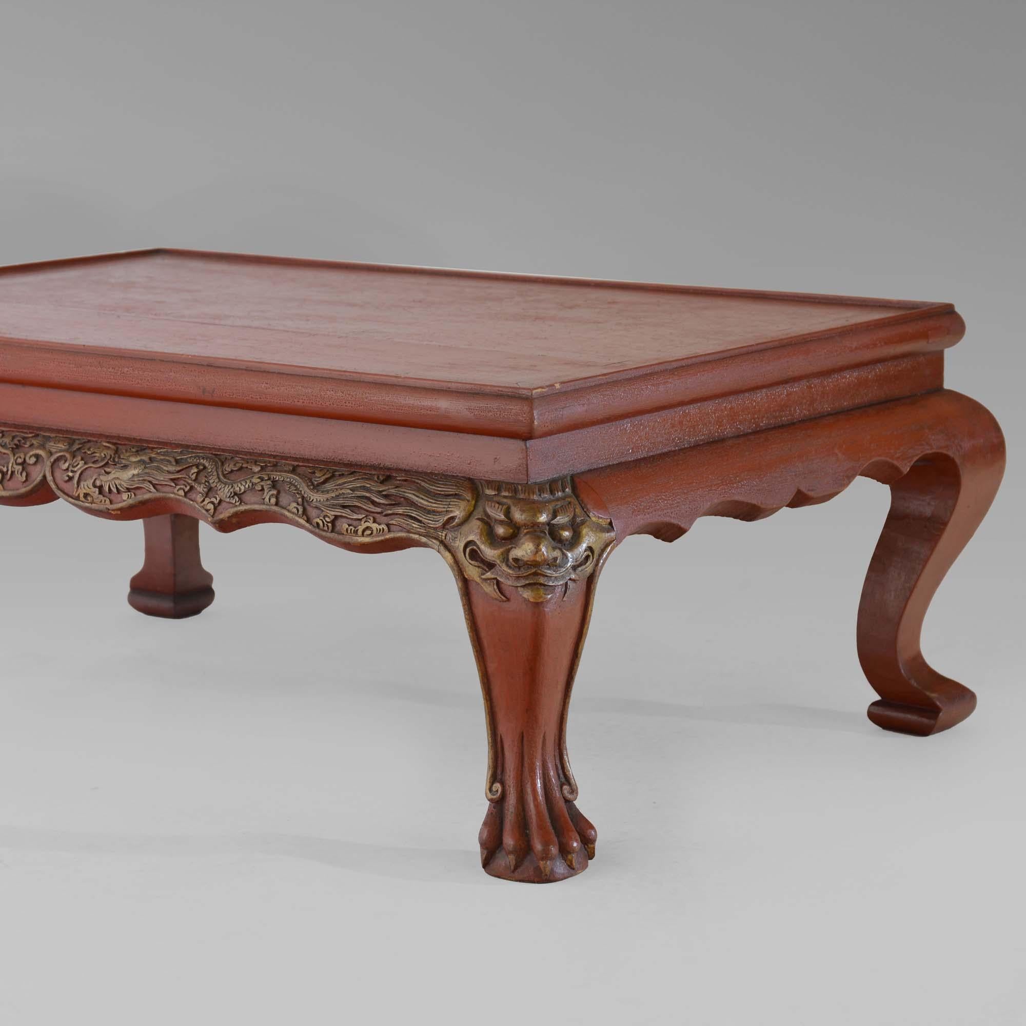 Table basse chinoise en laque rouge du 19e siècle en vente 1