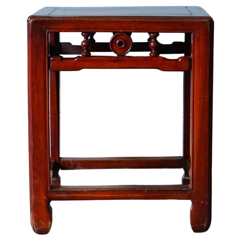 Table d'extrémité chinoise du 19ème siècle en laque rouge