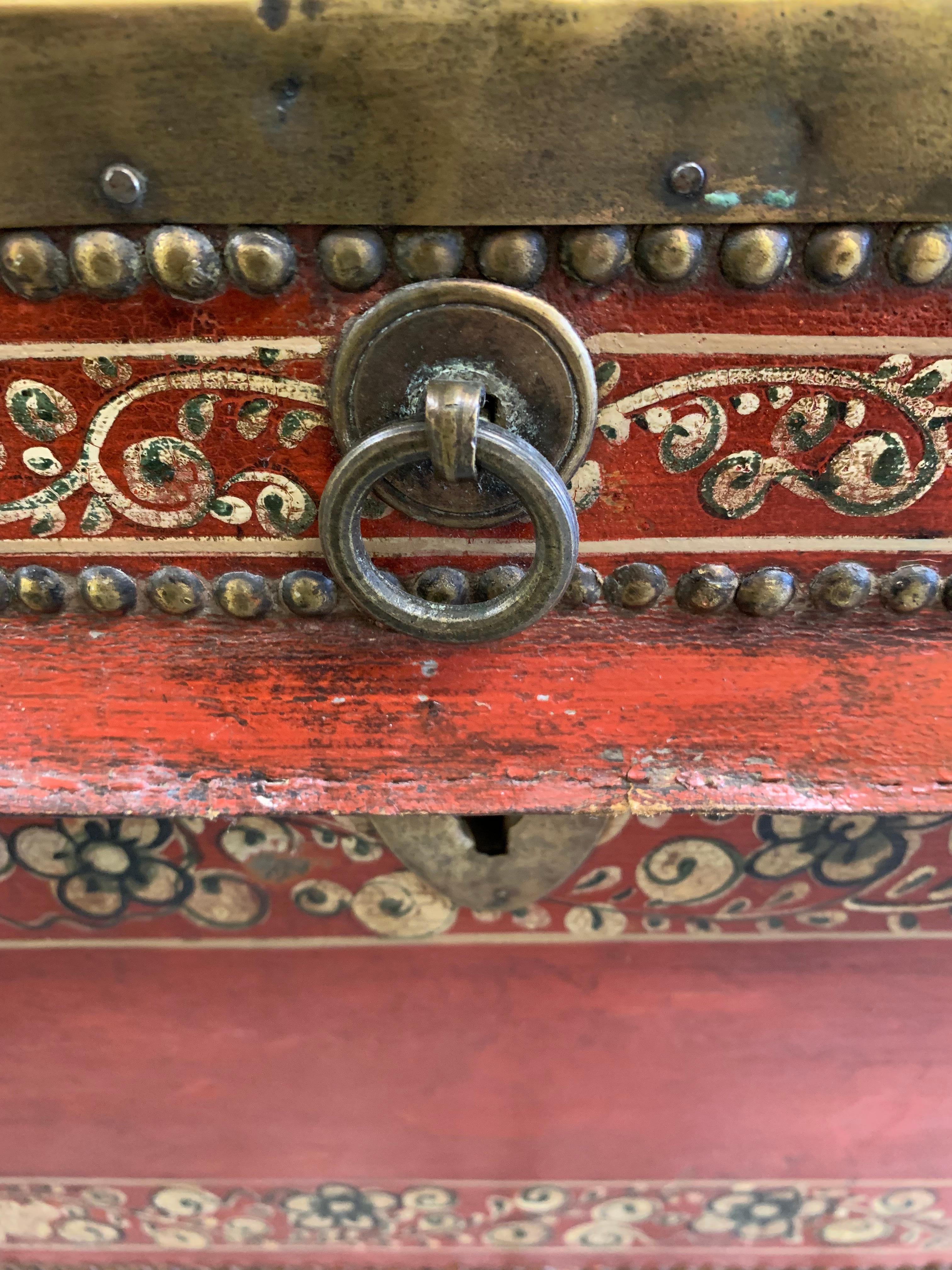Chinesische Campher-Truhe aus rotem Leder aus dem 19. im Angebot 3