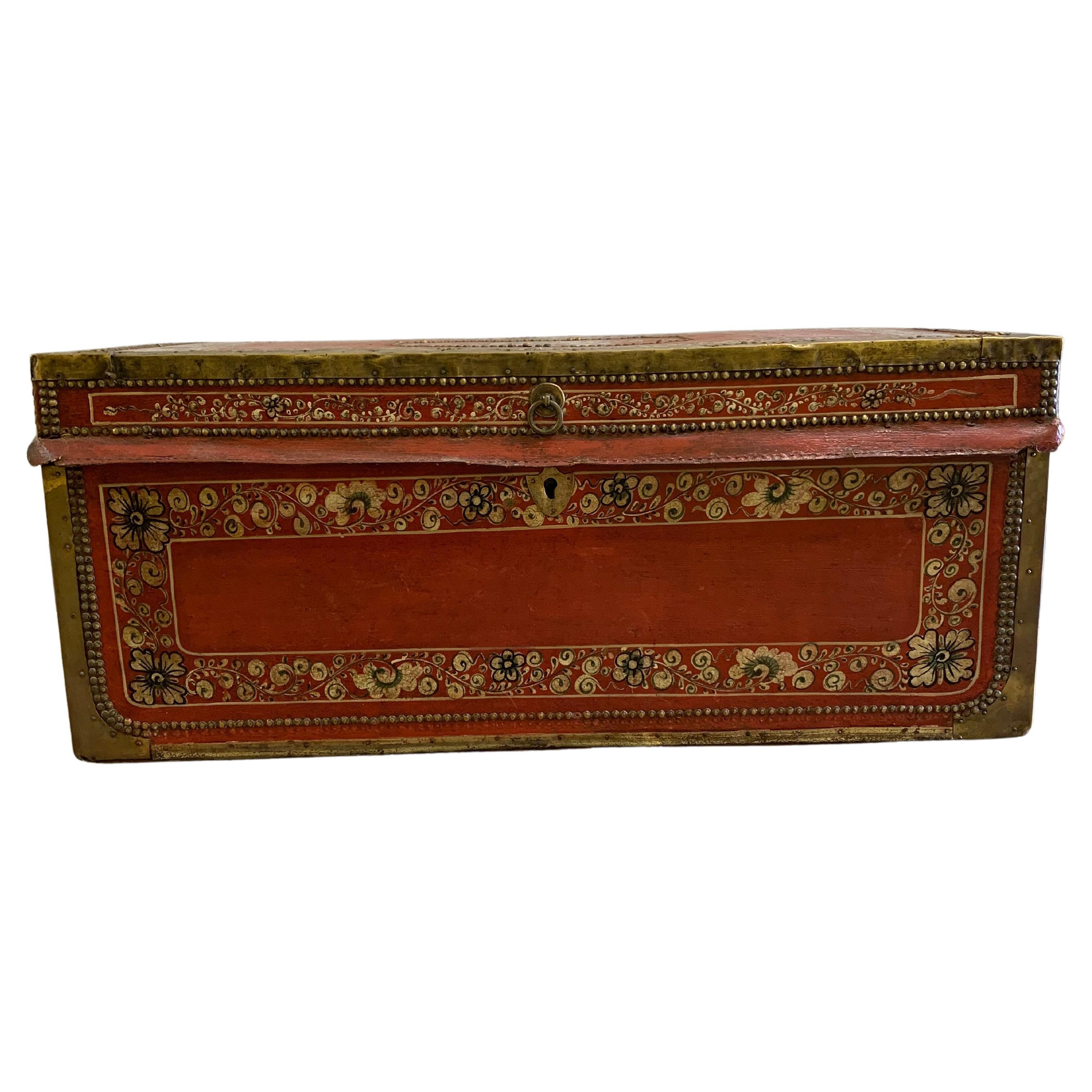Chinesische Campher-Truhe aus rotem Leder aus dem 19. im Angebot