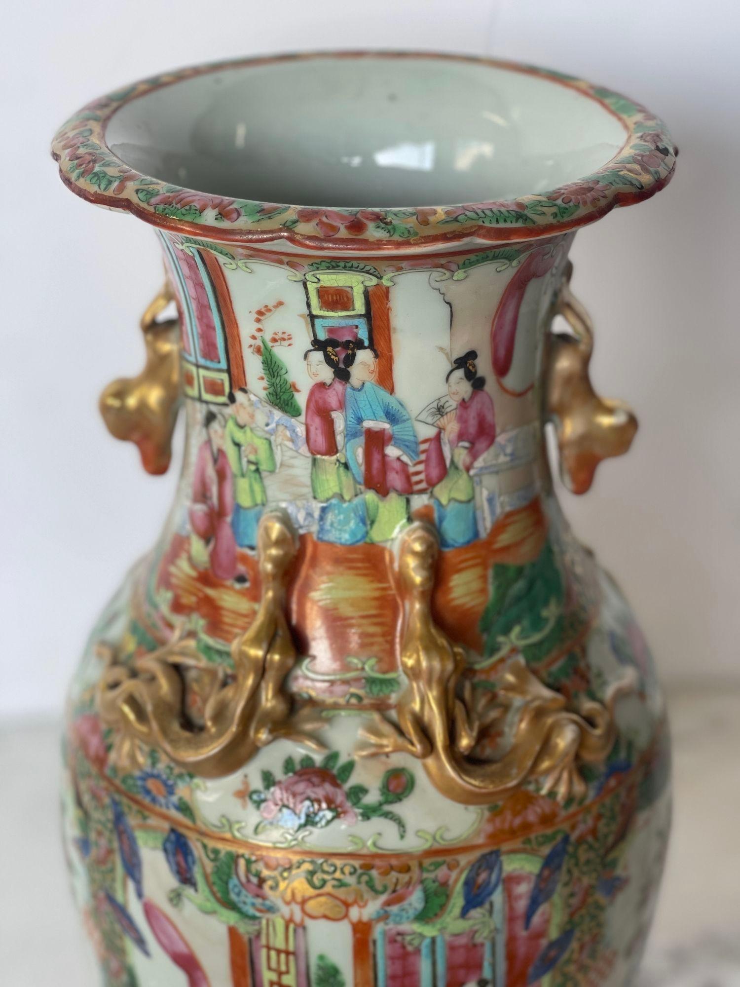 19th Century Chinese Rose Canton Porcelain Vase In Good Condition For Sale In Los Angeles, CA