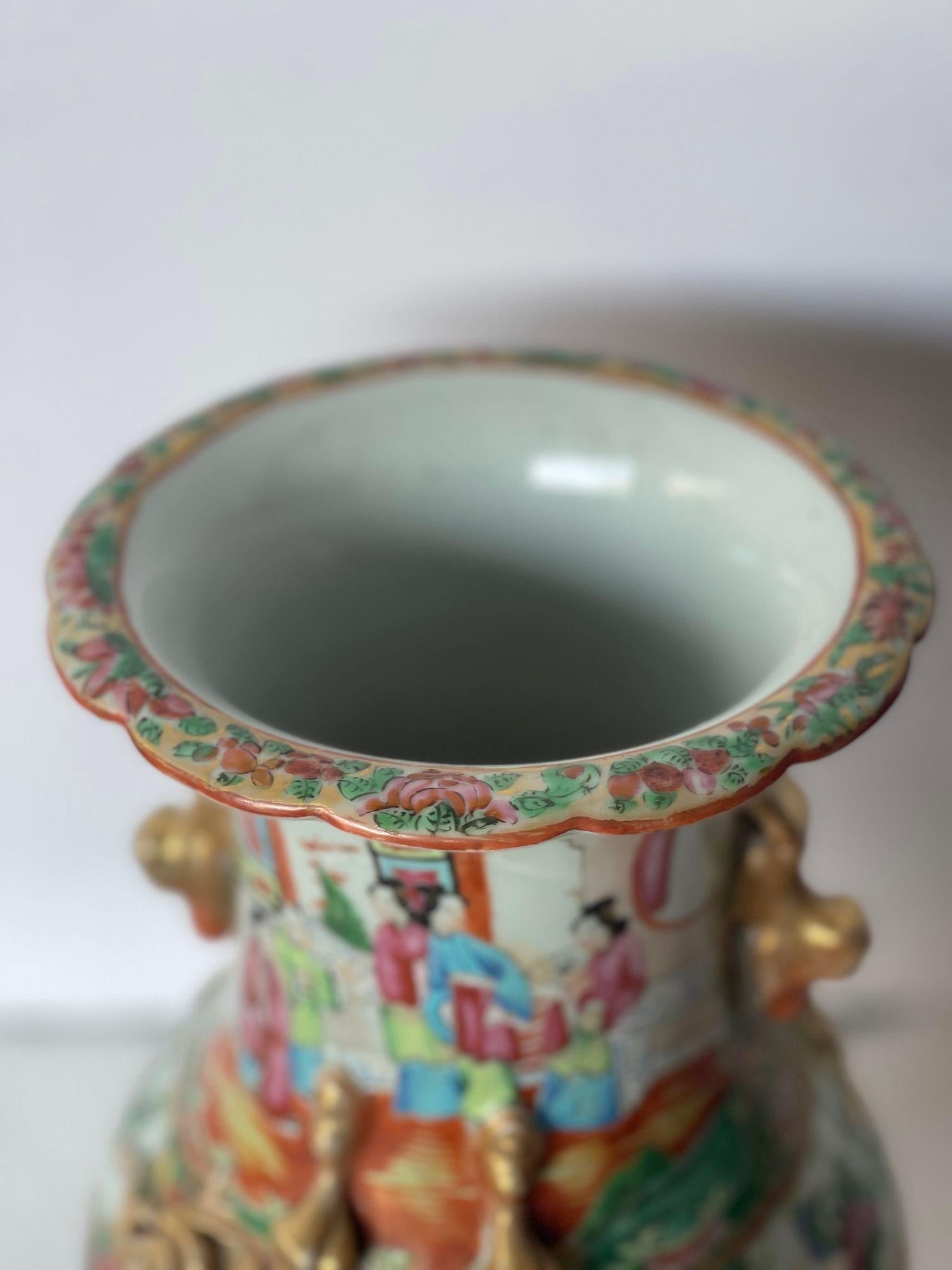 19th Century Chinese Rose Canton Porcelain Vase For Sale 2
