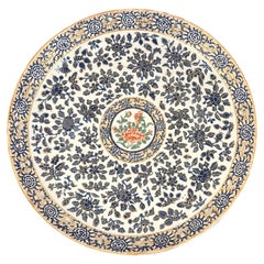 Cargador con motivo de crisantemo decorado en rosa familiar china del siglo XIX