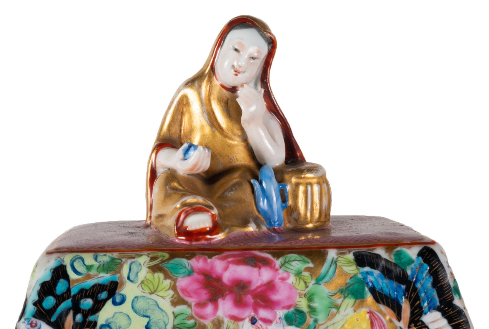 Porcelain 19th Century Chinese Rose Medallion Lidded Vase For Sale