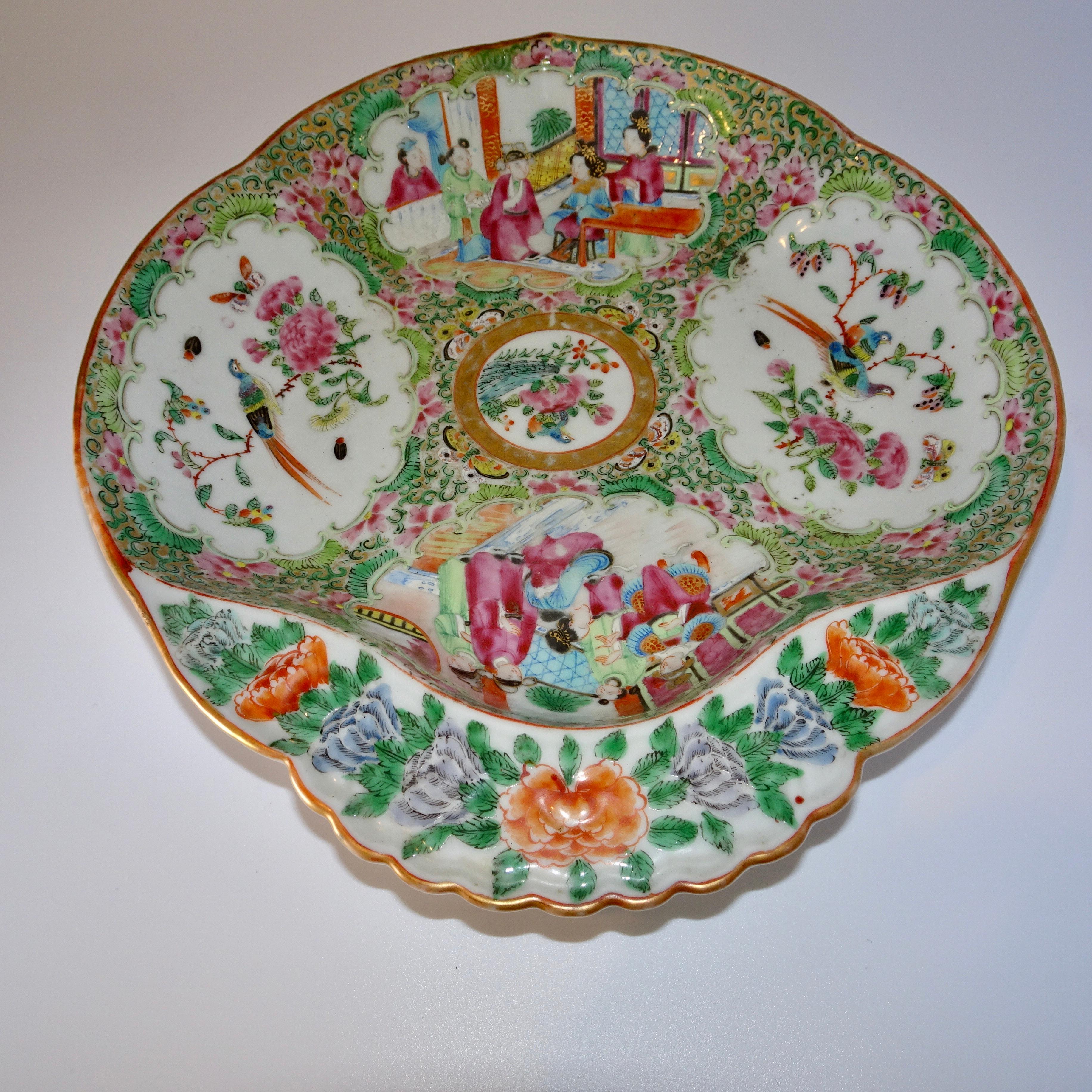 19th Century Chinese Rose Medallion Porcelain Dish In Good Condition For Sale In Nashville, TN