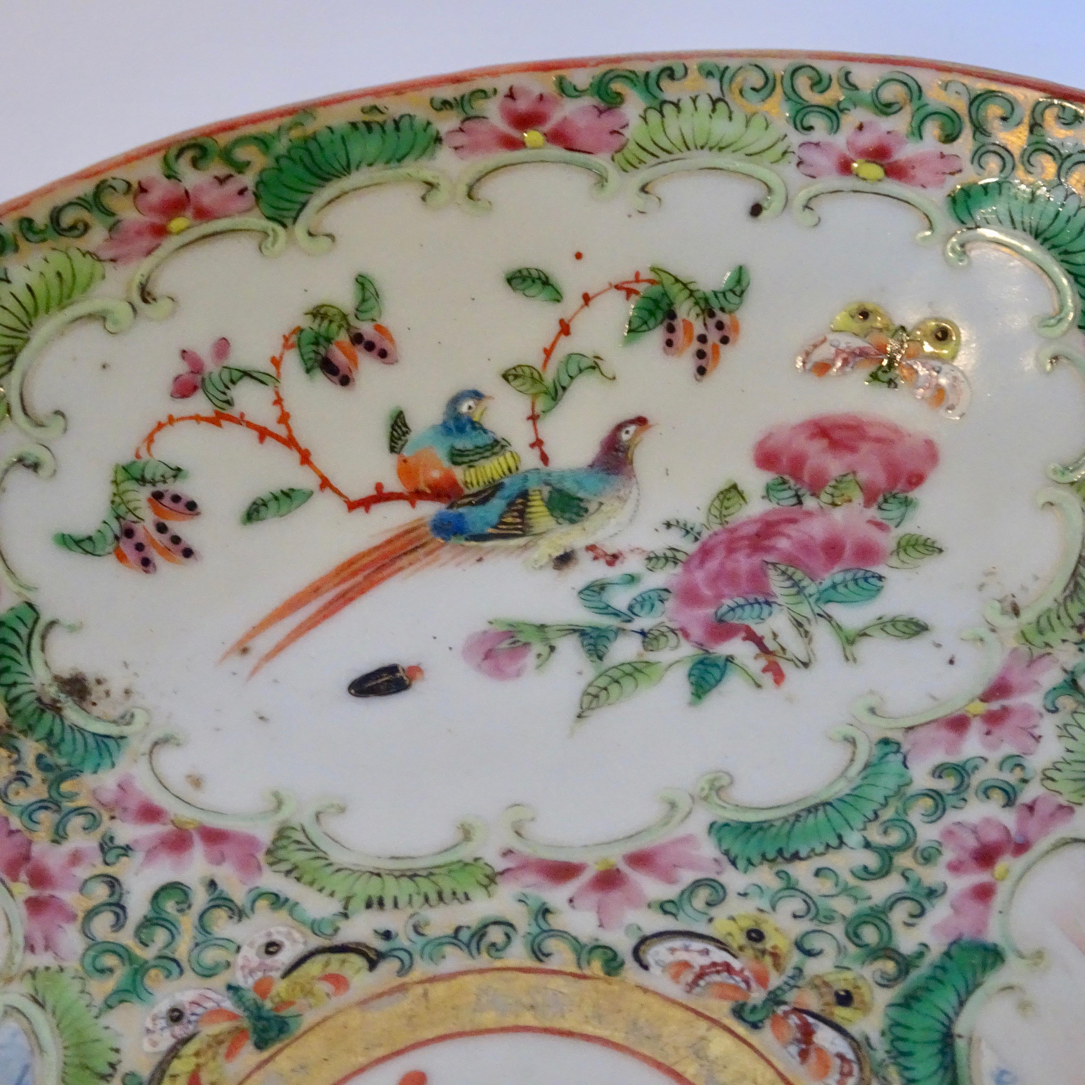 19th Century Chinese Rose Medallion Porcelain Dish For Sale 4