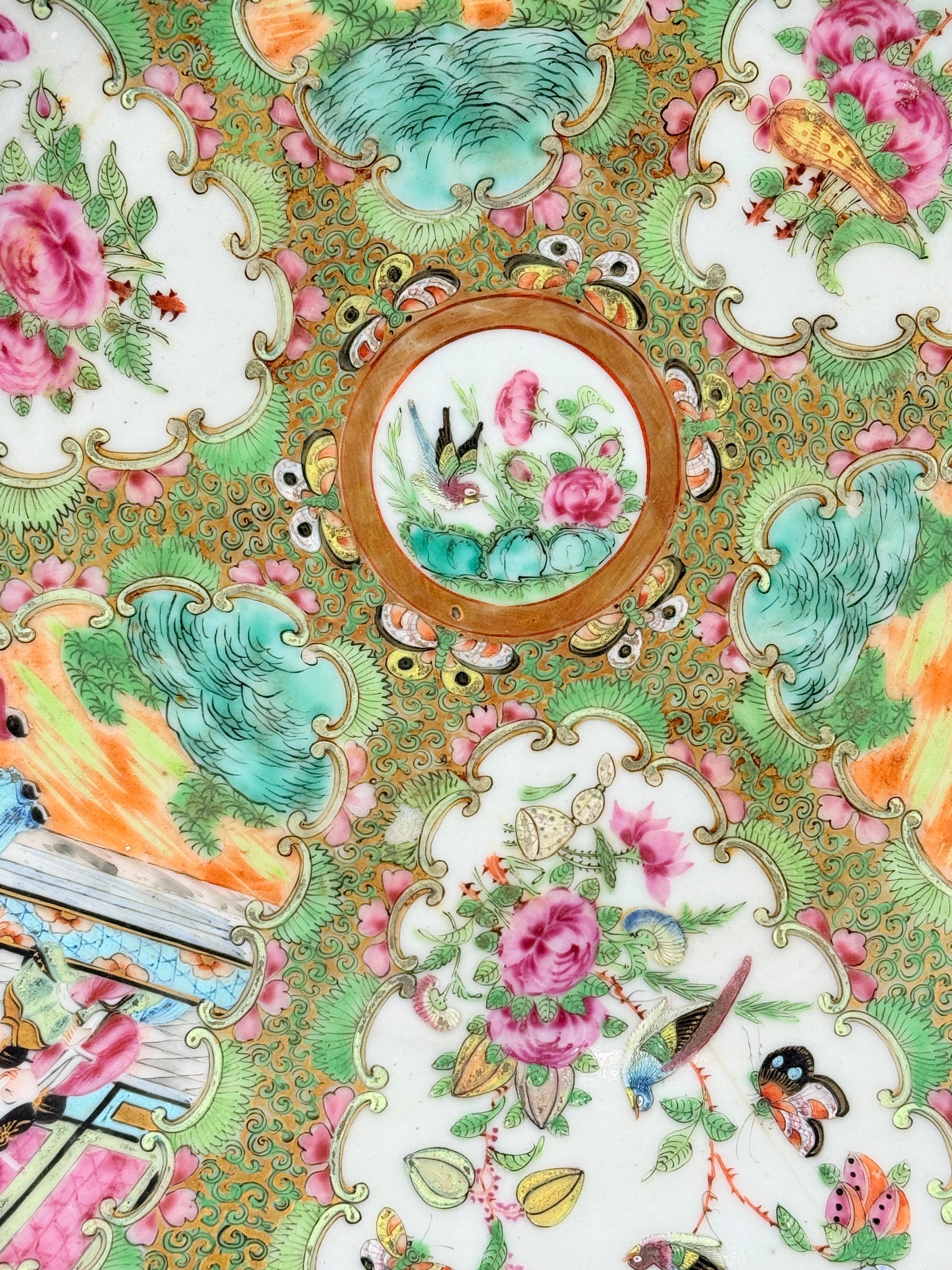 This exquisite 19th-century Chinese Rose Medallion porcelain platter exemplifies the fine craftsmanship and vibrant artistry characteristic of Qing dynasty export porcelain. Measuring 13.5 inches in diameter, the platter features the iconic Rose