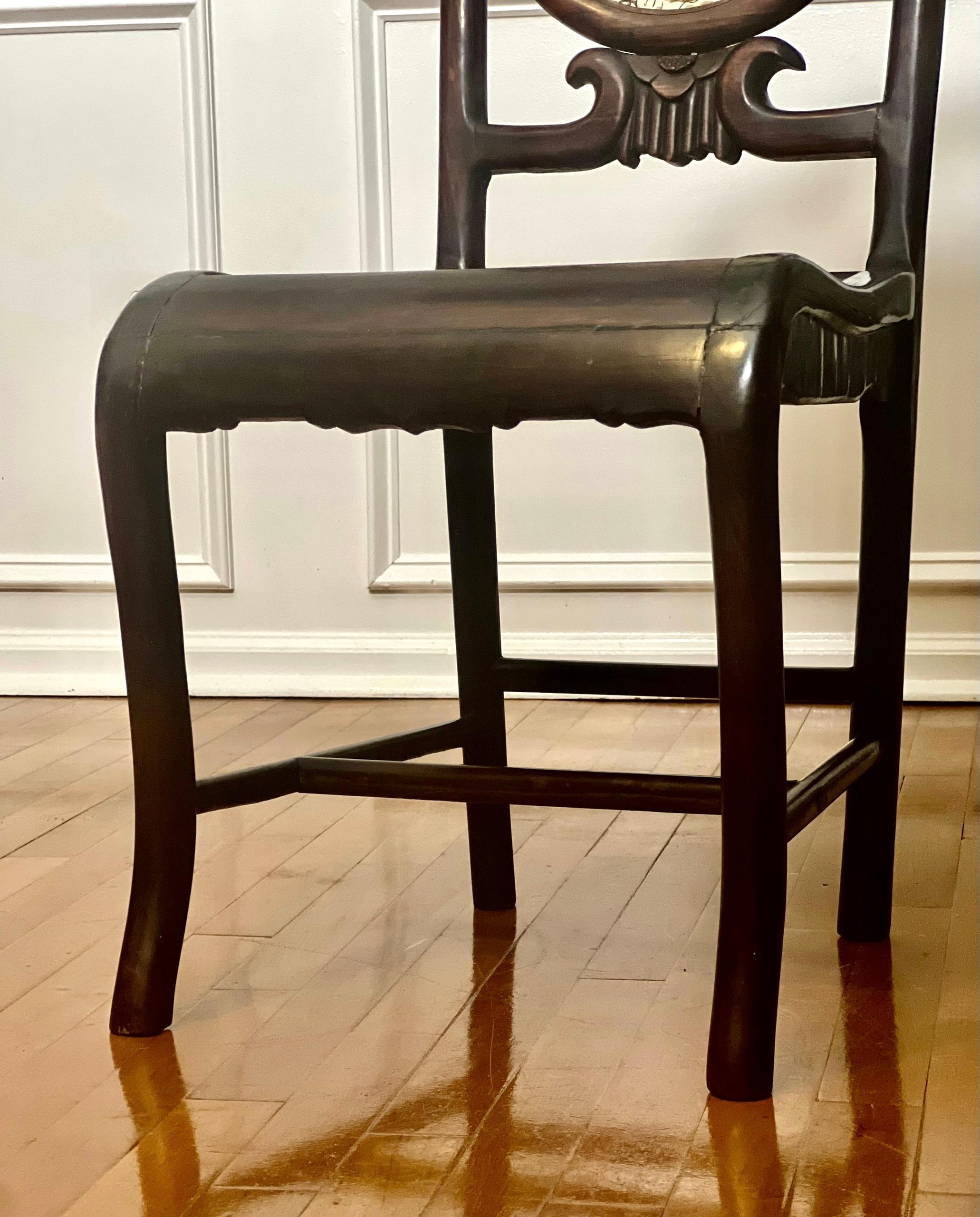 Paire de chaises chinoises du 19ème siècle en bois de rose avec médaillon en toile en vente 8