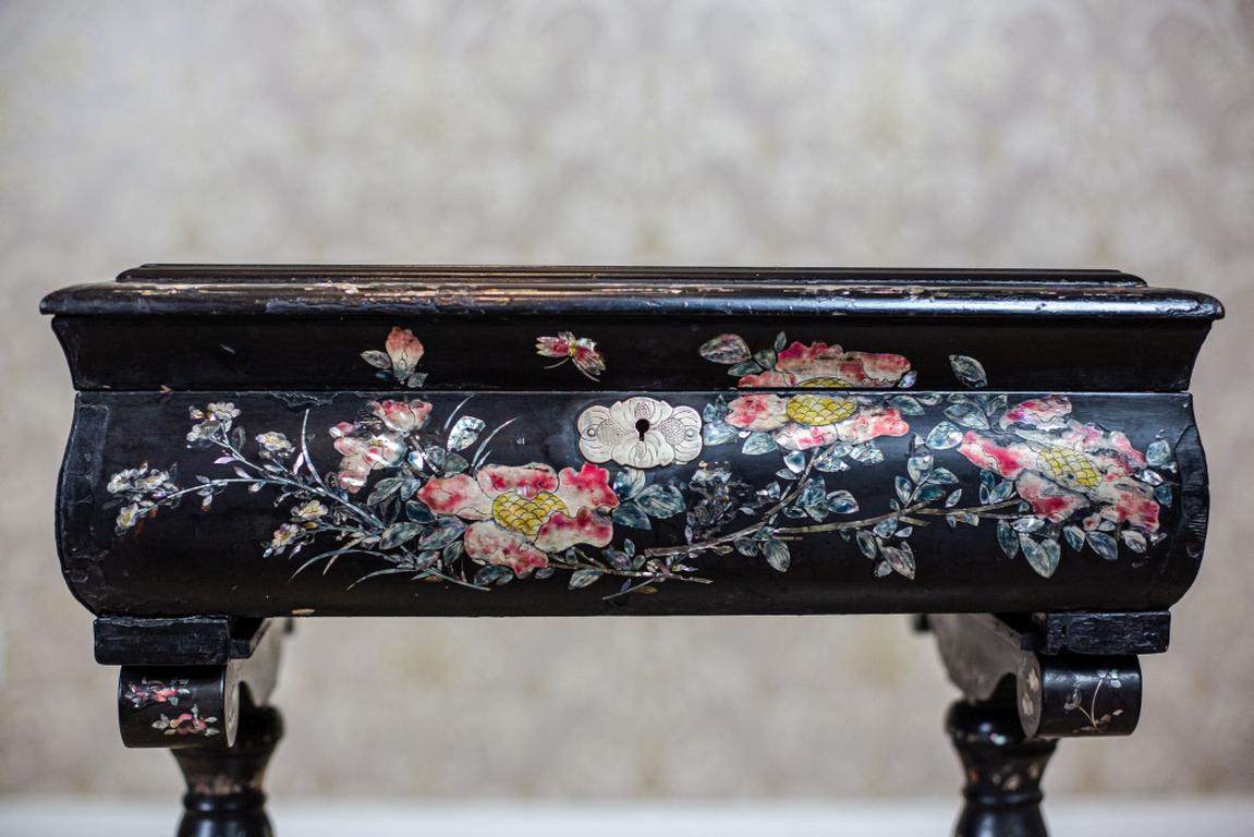 19th-Century Inlaid Sewing Table in Black Lacquer 6