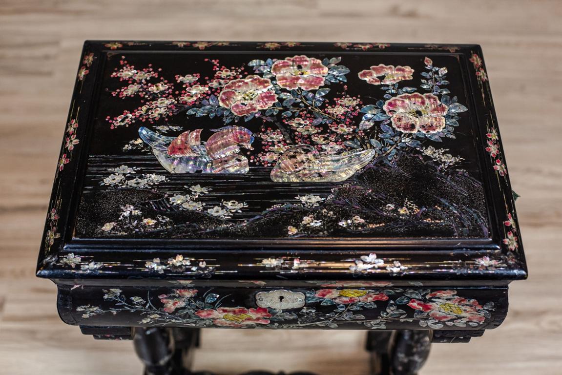 19th-Century Inlaid Sewing Table in Black Lacquer 10