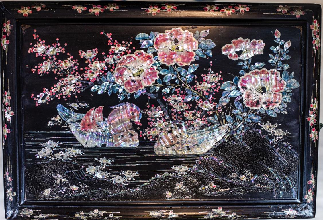 19th-Century Inlaid Sewing Table in Black Lacquer 11