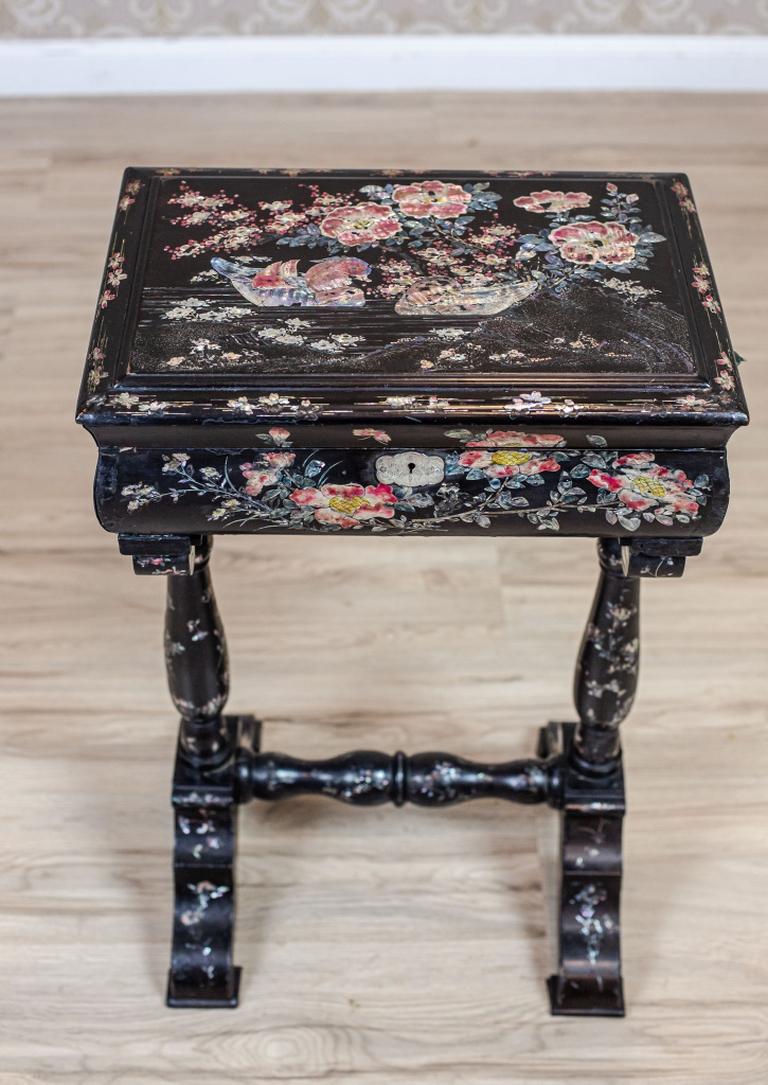 Mahogany 19th-Century Inlaid Sewing Table in Black Lacquer