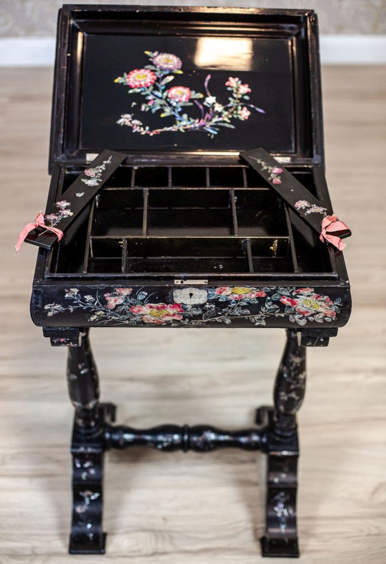 19th-Century Inlaid Sewing Table in Black Lacquer 1