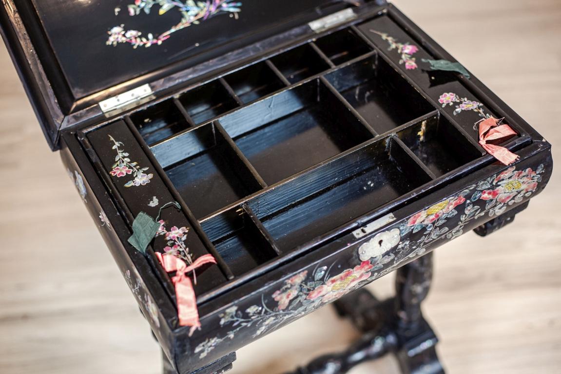 19th-Century Inlaid Sewing Table in Black Lacquer 2