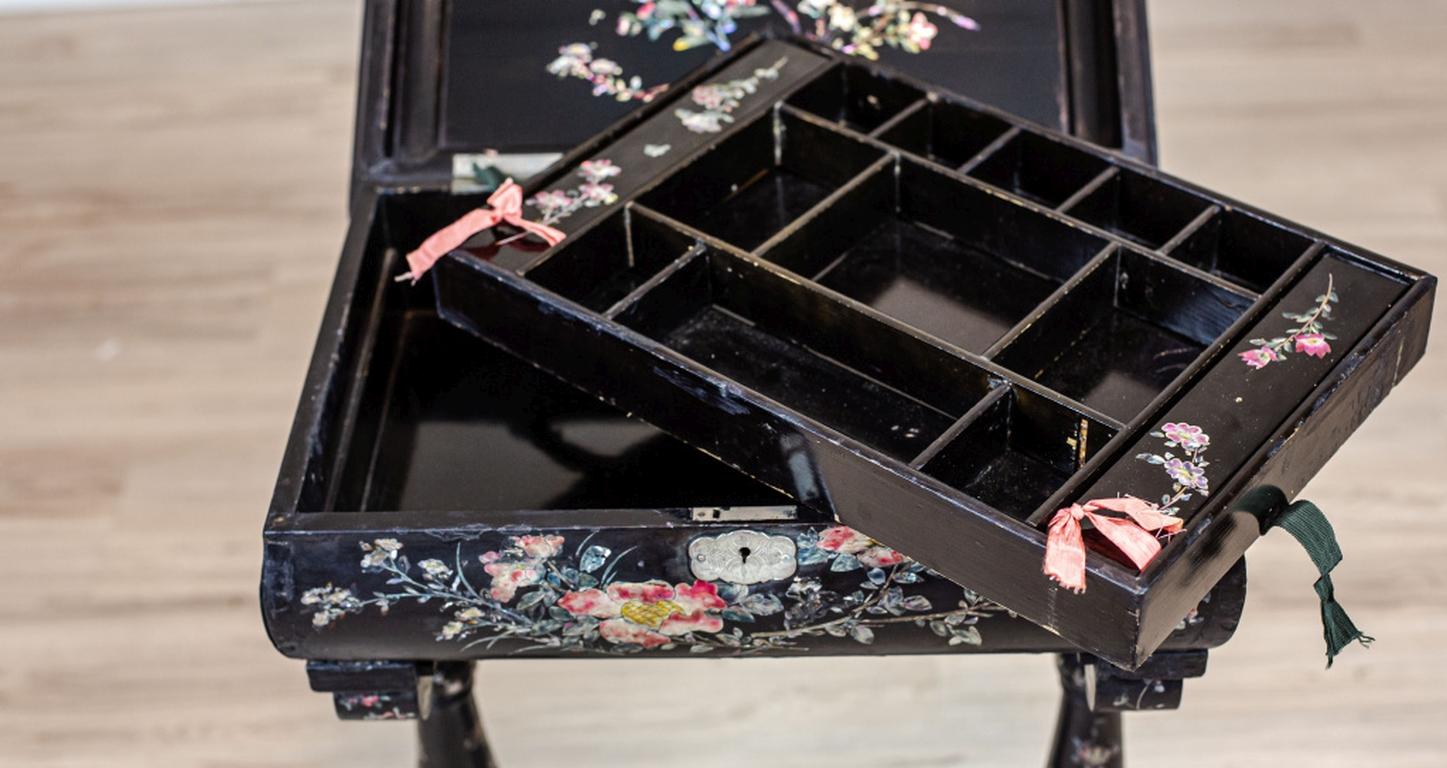 19th-Century Inlaid Sewing Table in Black Lacquer 3