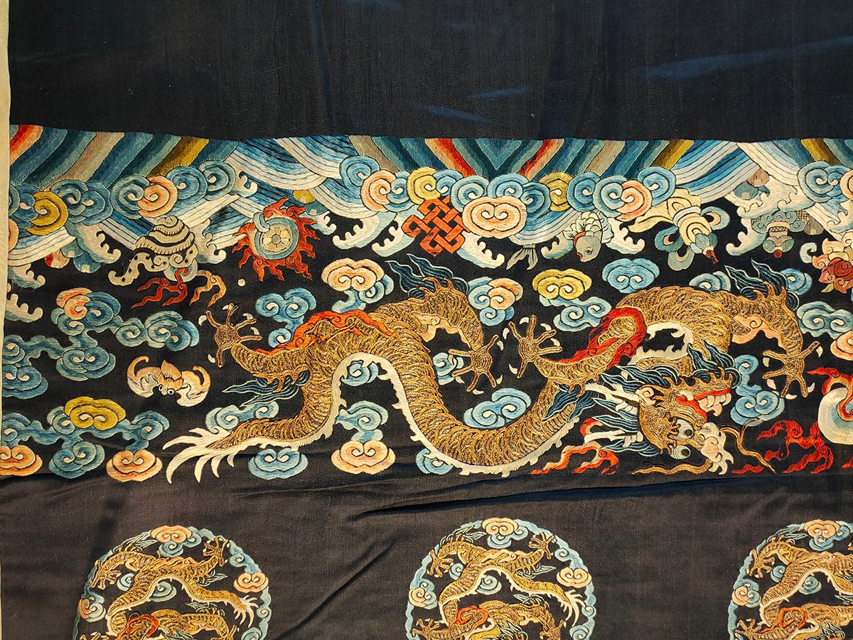 Chinesische Seiden- und Metallic-Fädenstickerei des 19. Jahrhunderts (2'6