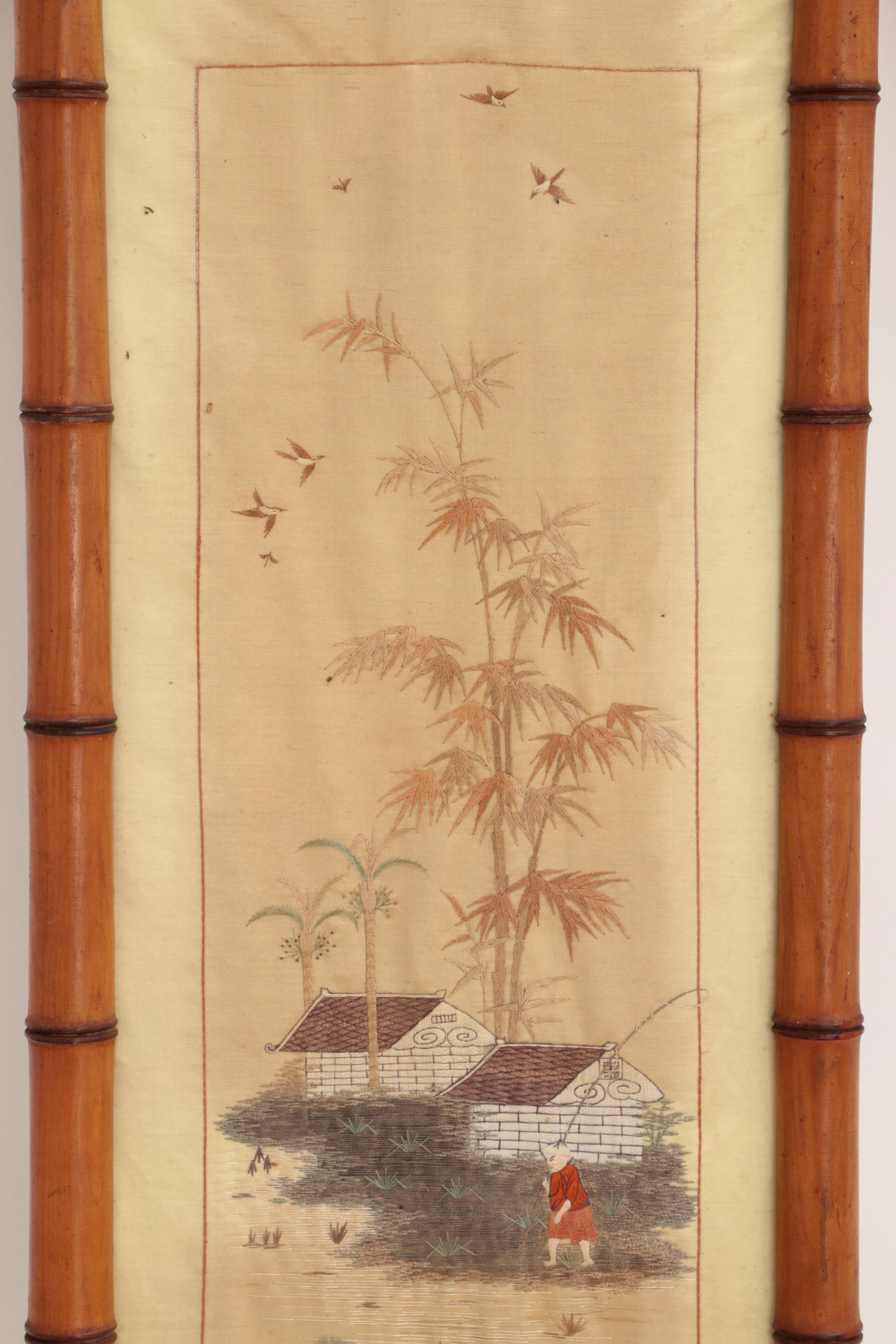 Chinesische Seidenteppiche des 19. Jahrhunderts in Bambusrahmen (Spätes 19. Jahrhundert) im Angebot