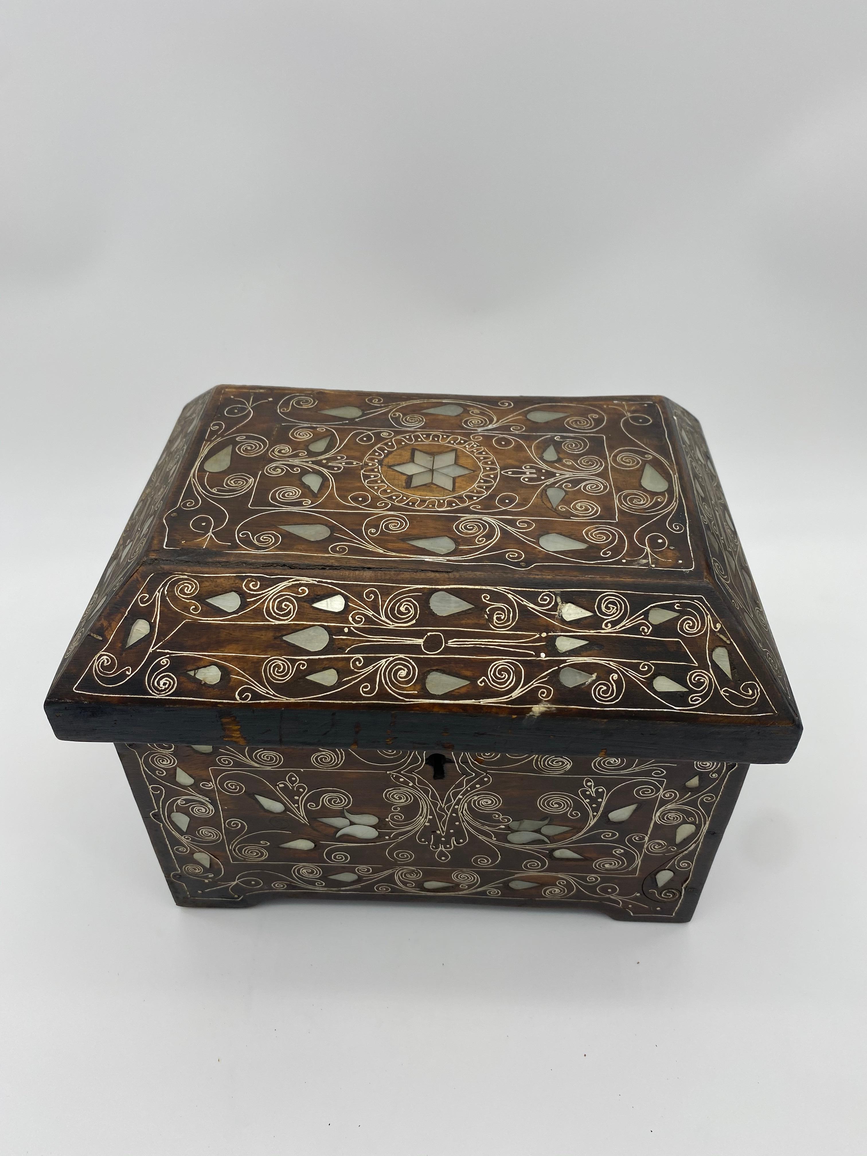 19th century Chinese silverwire wooden box with mother of pearl design from the Qing Dynasty. Beautiful intricate floral designs all-over.