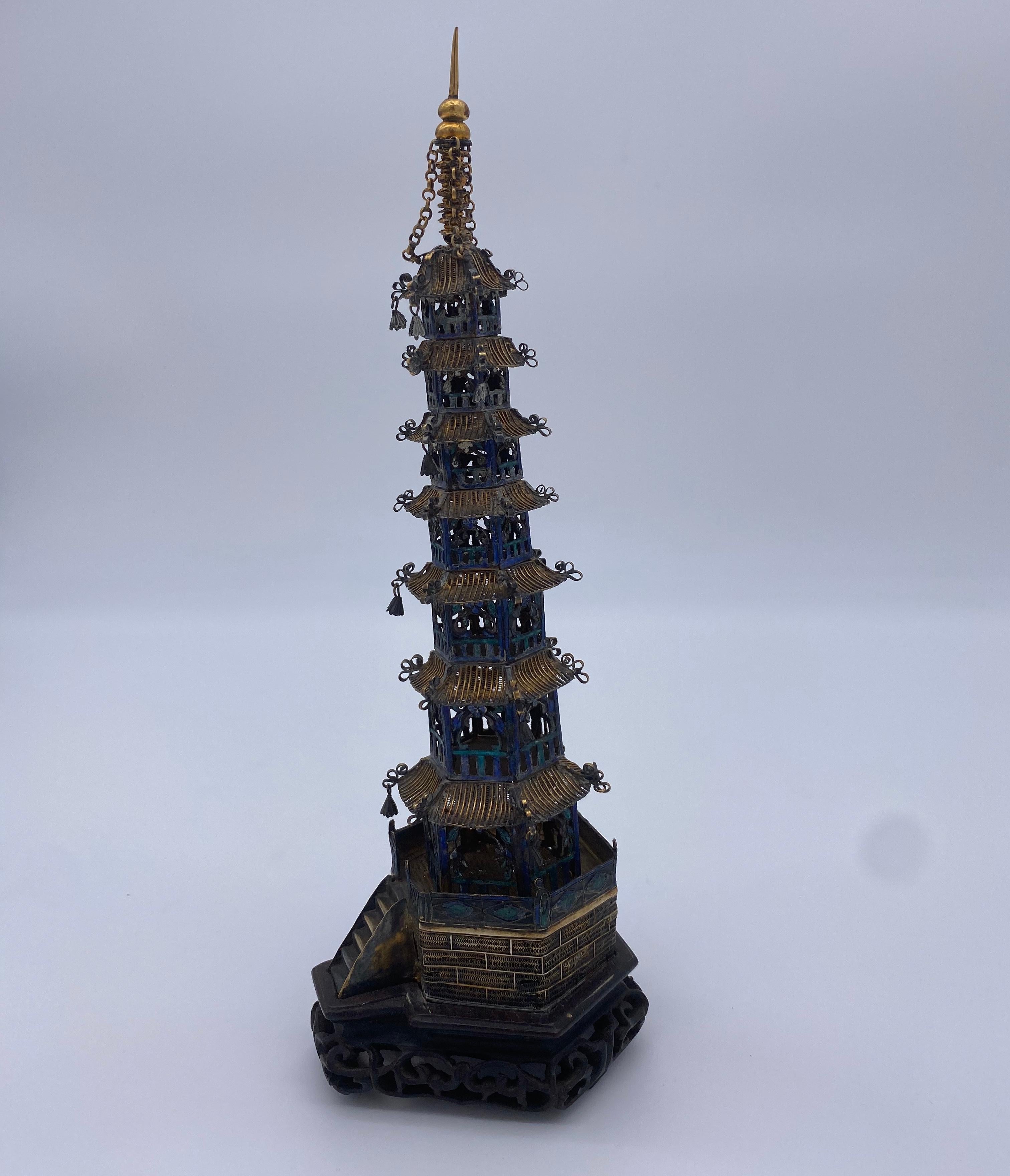 19th century Chinese pagoda. Sterling silver sculpture and golden sterling silver filigree, decorated with poly chrome enamels. Not marked. Cast wood base. Failures and minor defects. Approximately: 154 grams.