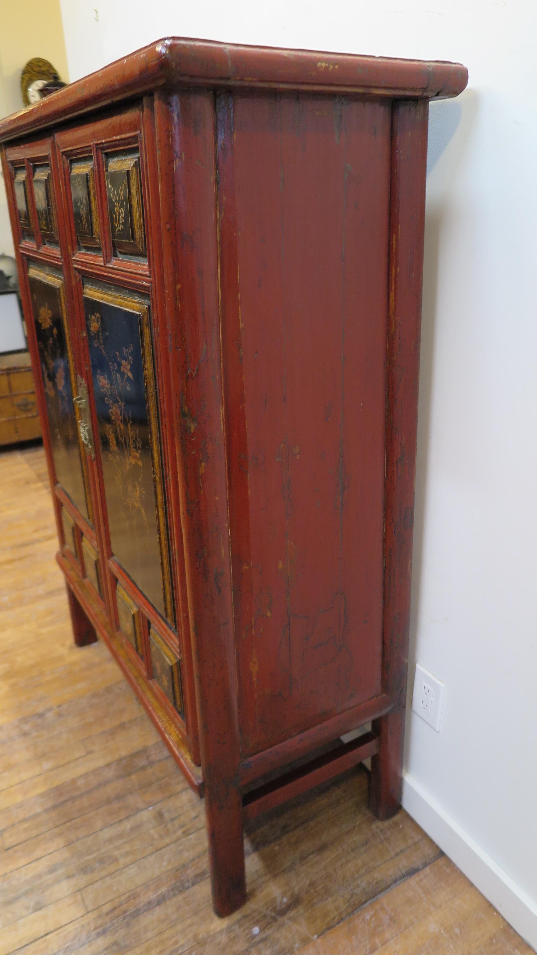 Laqué Cabinet chinois à colonnes du 19e siècle en vente
