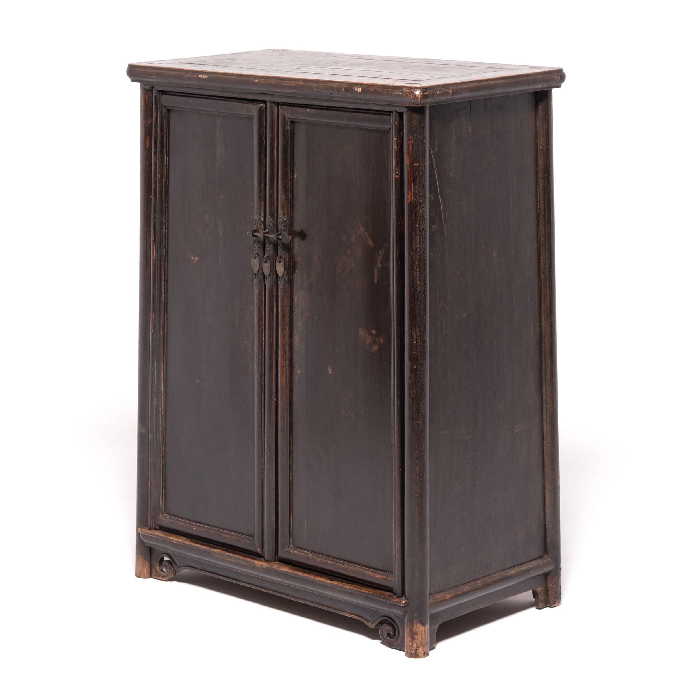 round corner cabinet