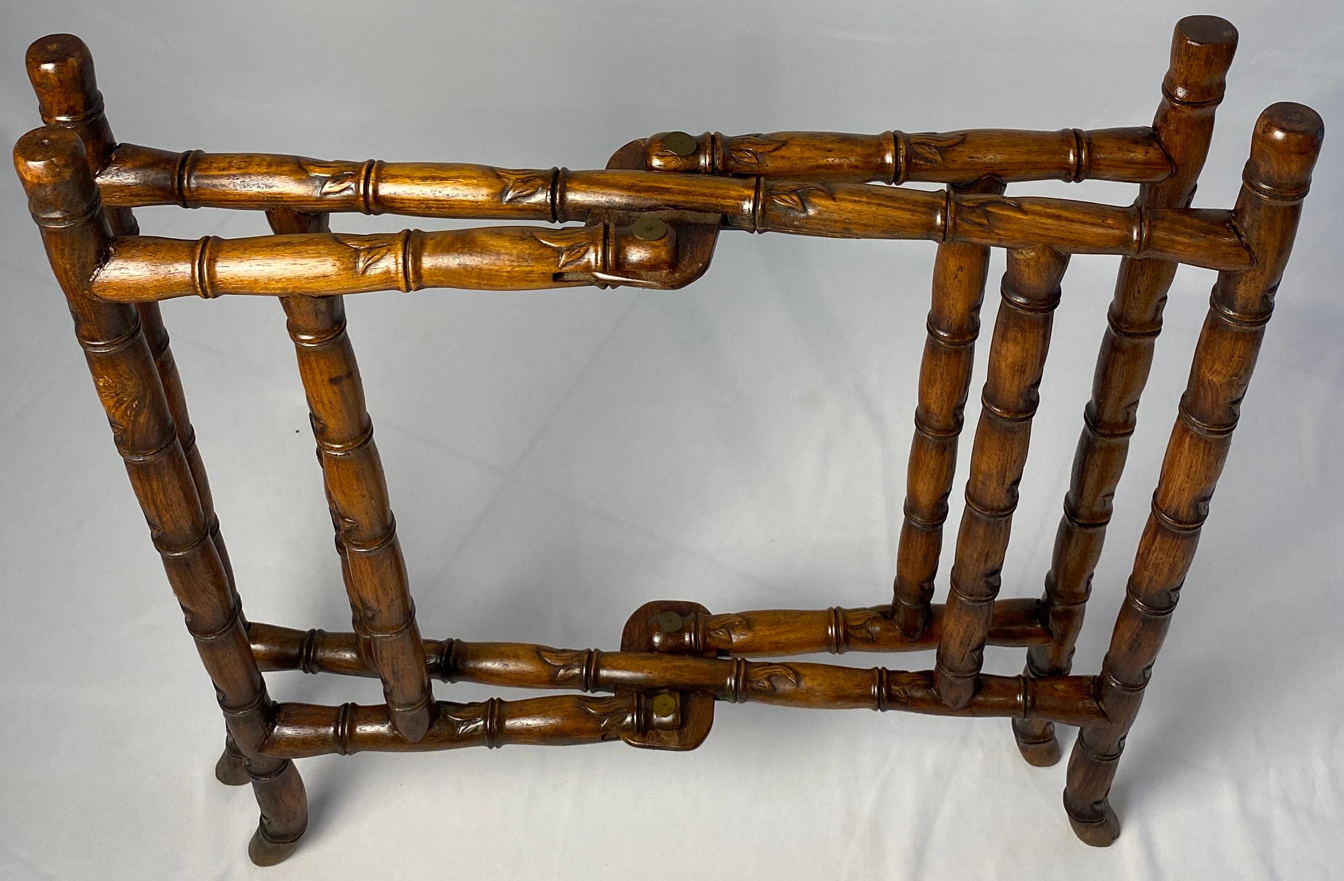 Table à thé chinoise du 19ème siècle ou table d'extrémité pliante ancienne Bon état - En vente à Miami, FL