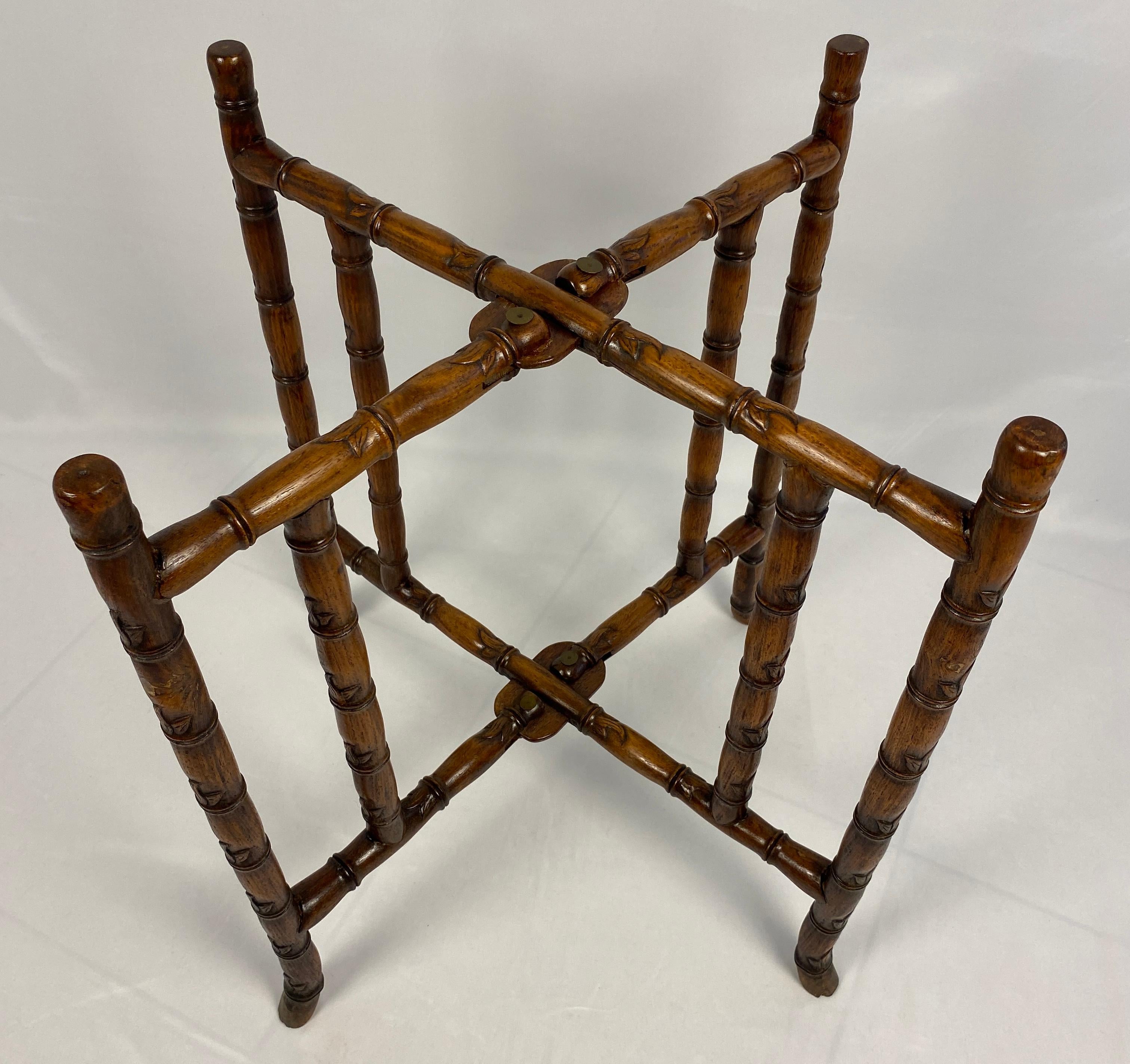 XIXe siècle Table à thé chinoise du 19ème siècle ou table d'extrémité pliante ancienne en vente