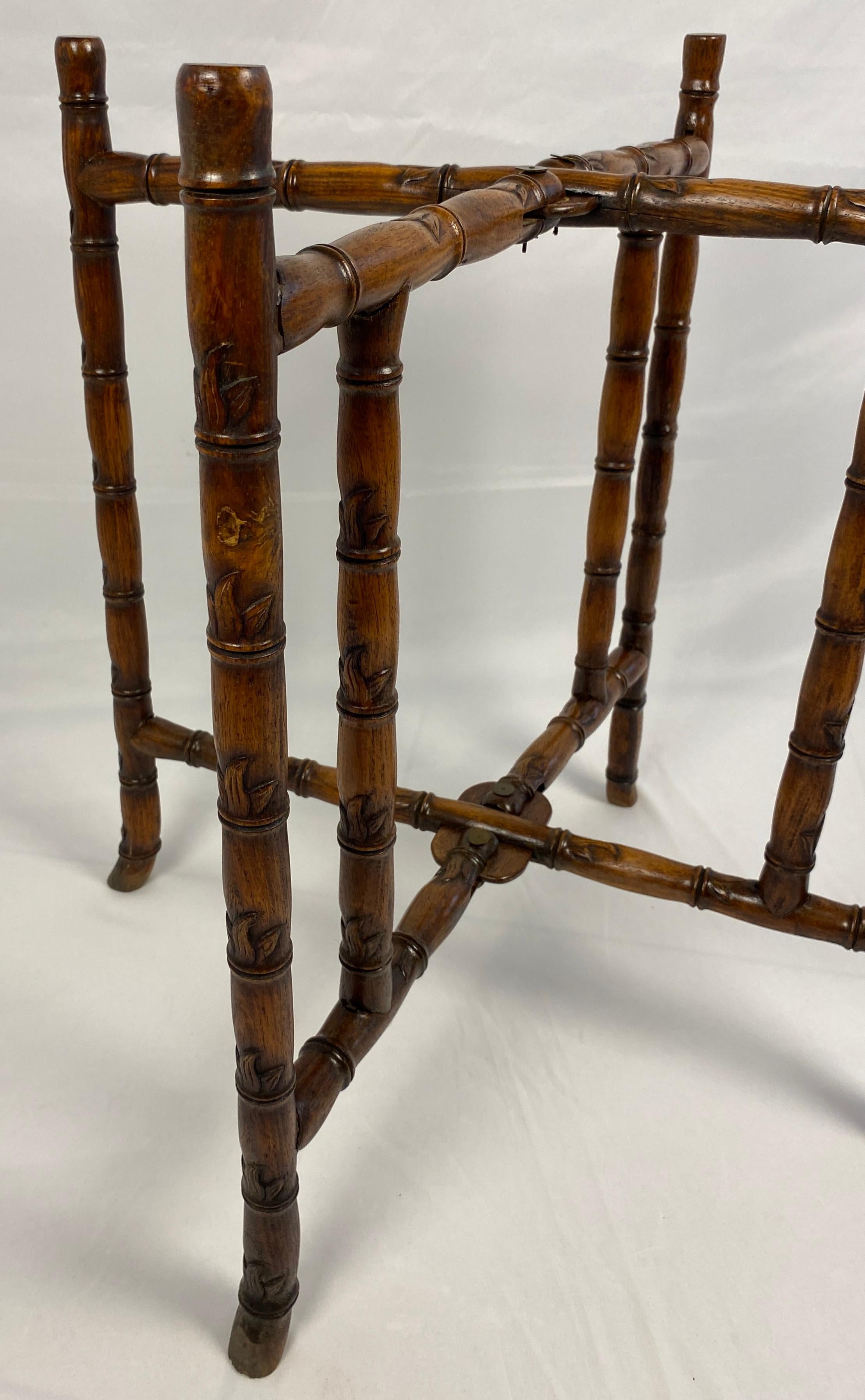 Table à thé chinoise du 19ème siècle ou table d'extrémité pliante ancienne en vente 2