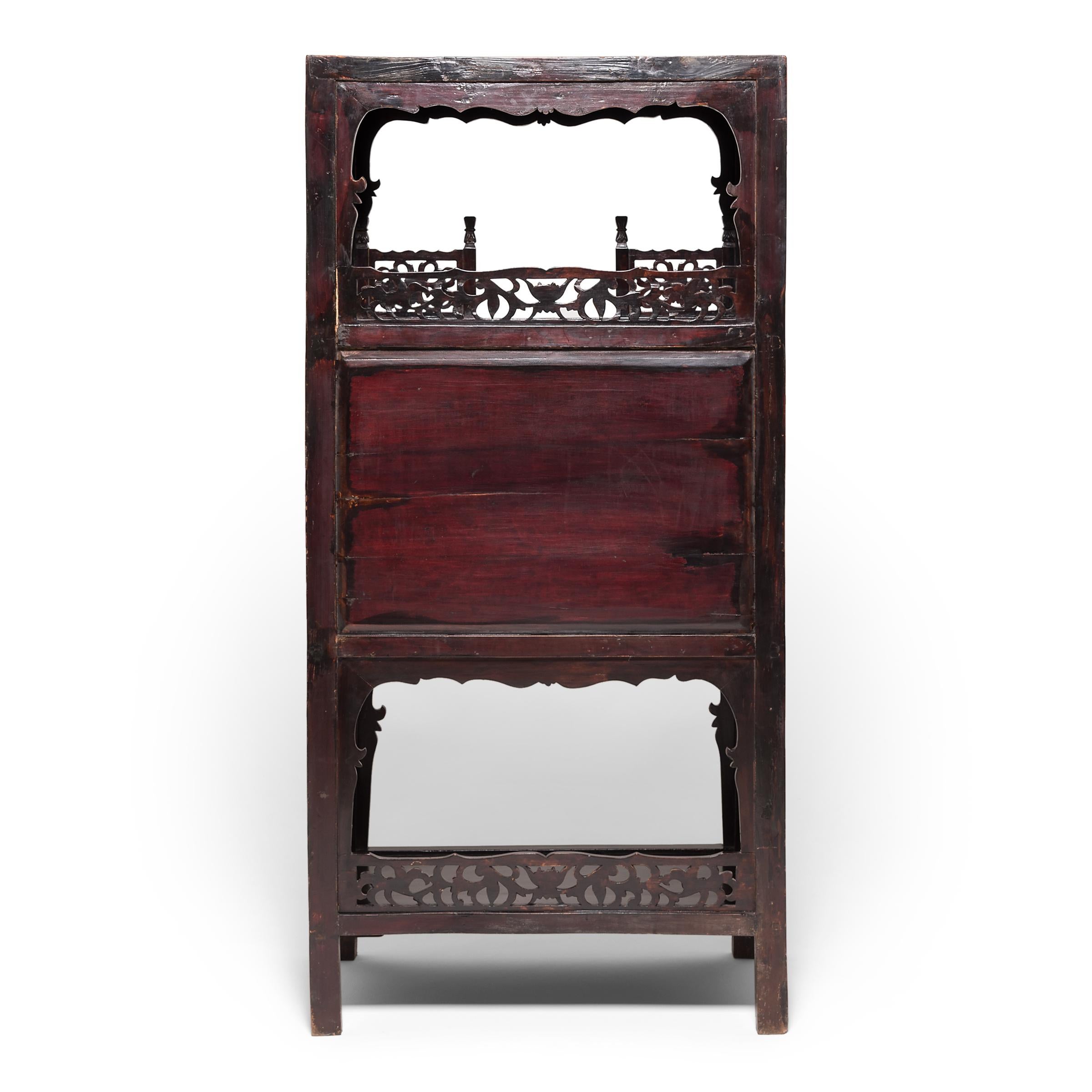 Qing Fine Chinese Trailing Vine Display Cabinet, c. 1850 For Sale