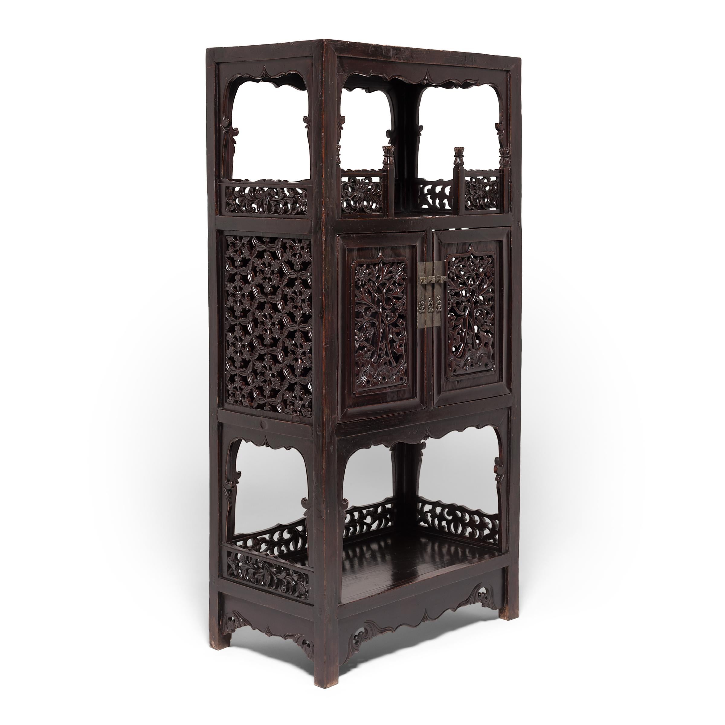 Hand-Carved Fine Chinese Trailing Vine Display Cabinet, c. 1850 For Sale