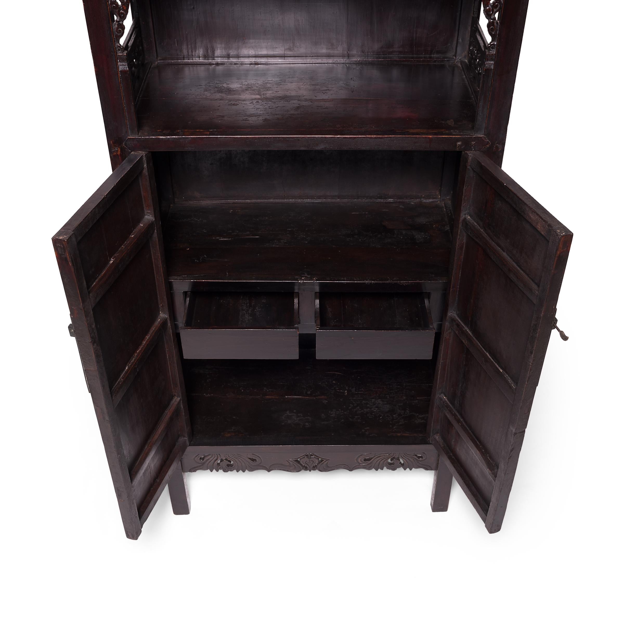 Chinese Triple Bat Book Cabinet, c. 1850 In Good Condition For Sale In Chicago, IL