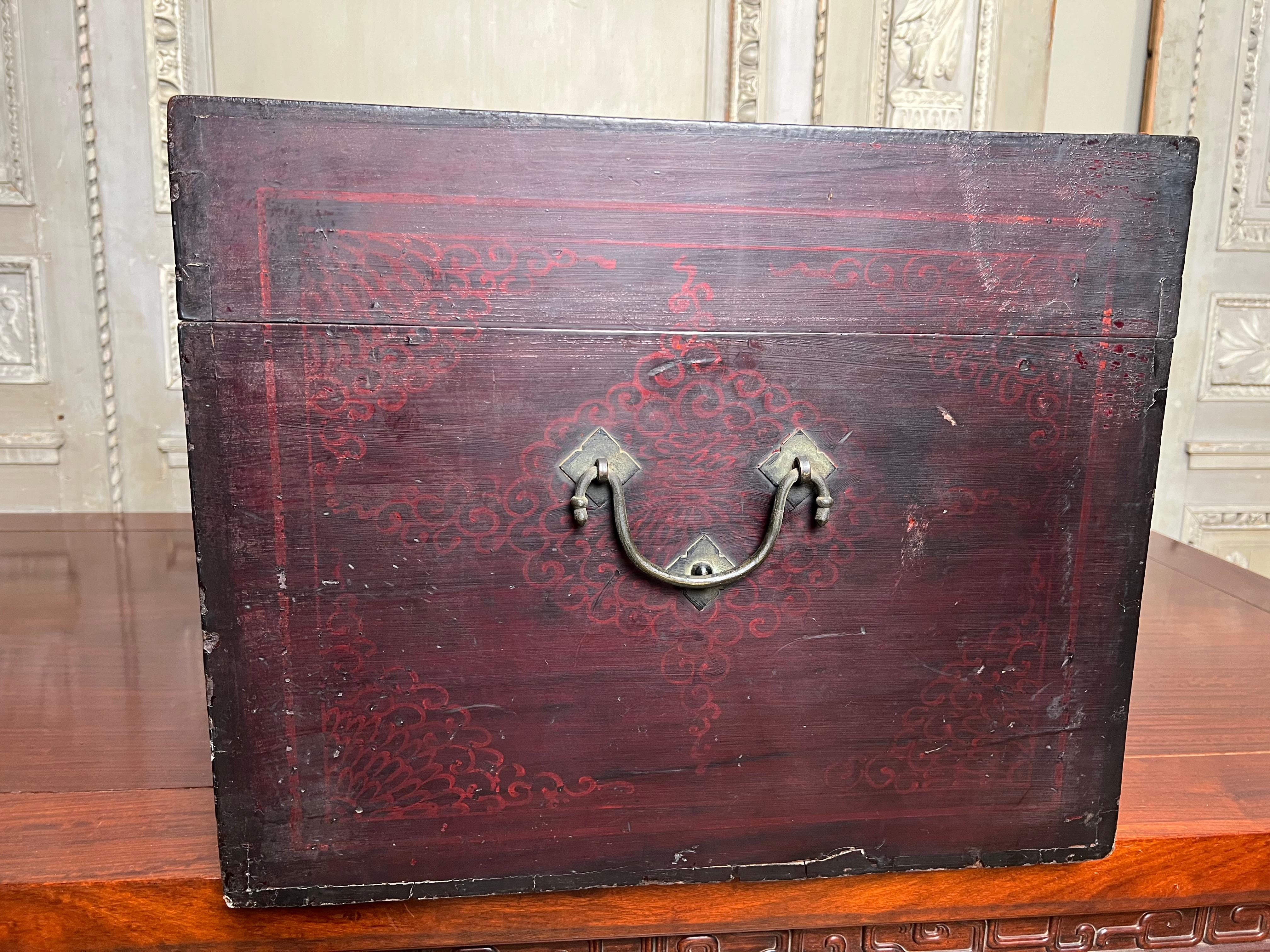 19th Century Chinese Trunk with Red and Gold Lacquer For Sale 8