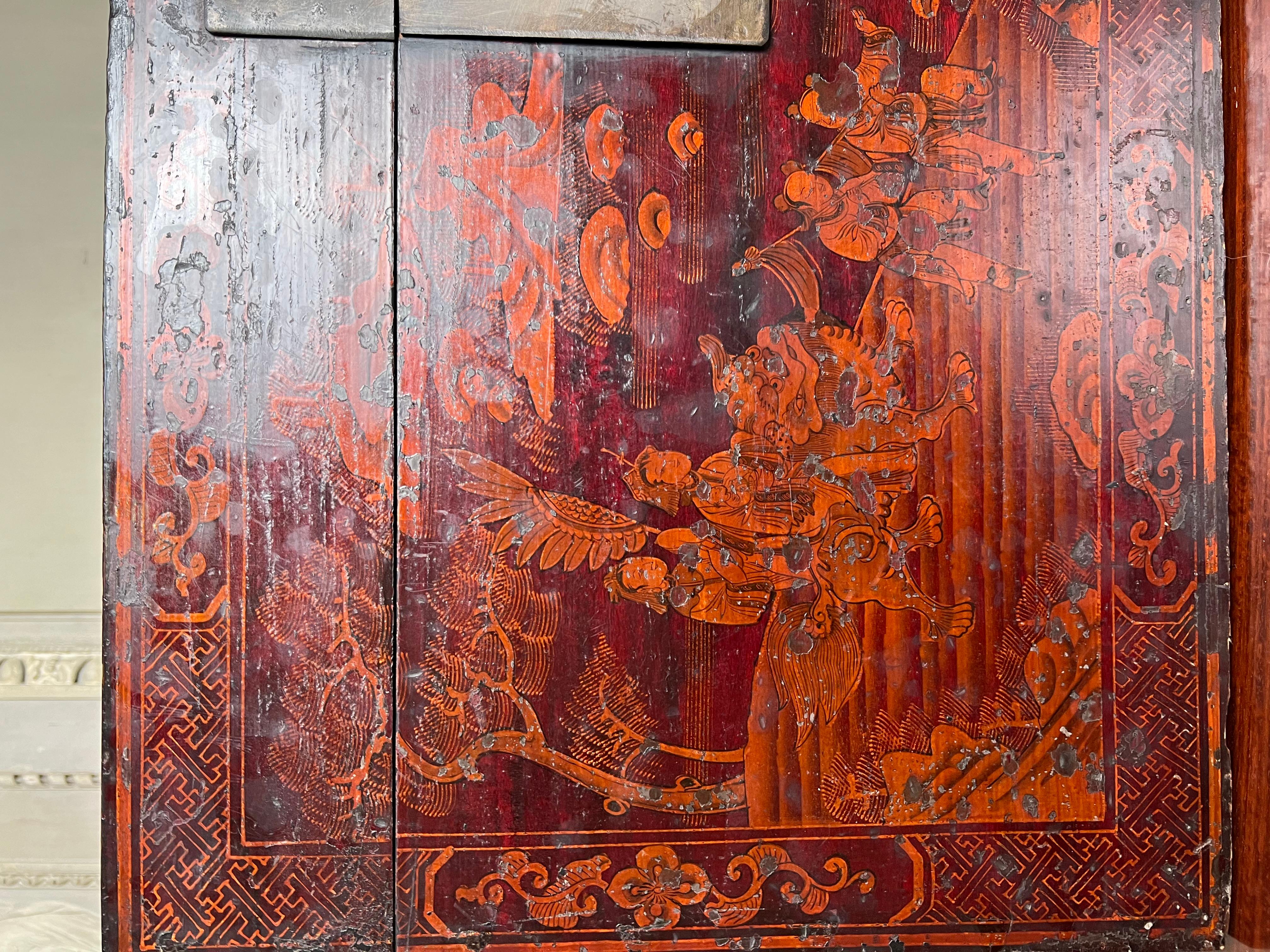 19th Century Chinese Trunk with Red and Gold Lacquer In Good Condition For Sale In Dallas, TX