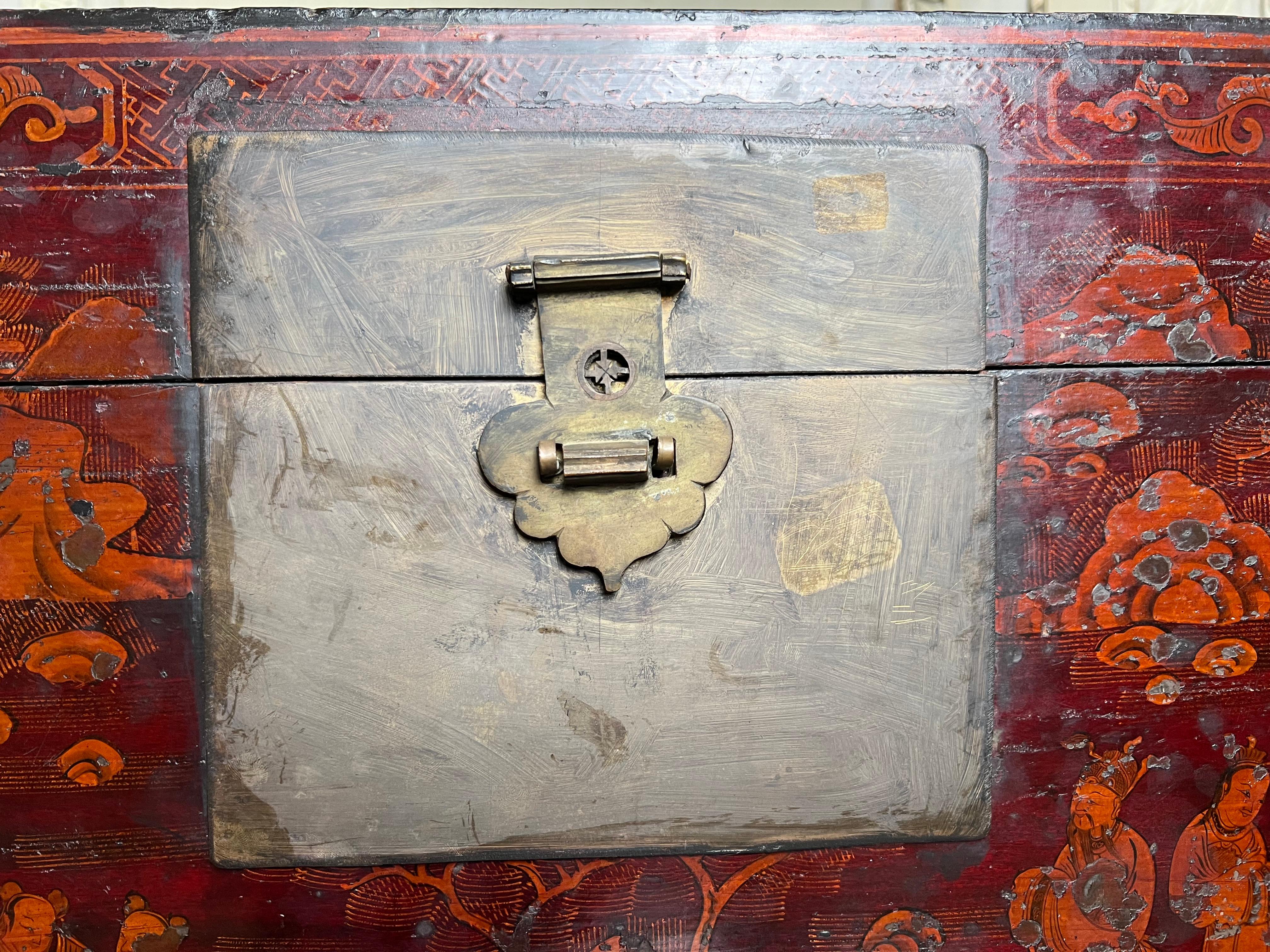 19th Century Chinese Trunk with Red and Gold Lacquer For Sale 2