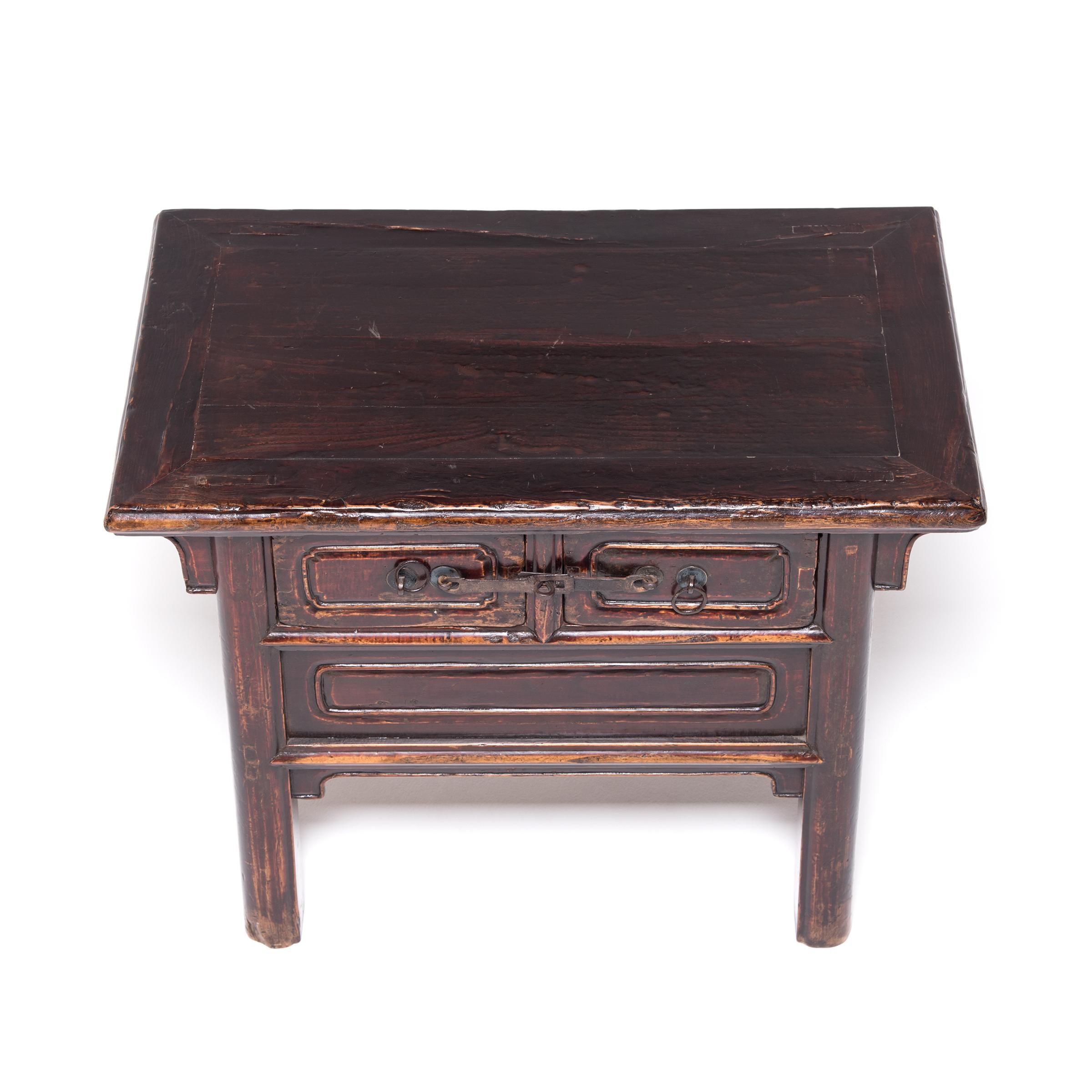 19th Century Chinese Two Drawer Low Table In Good Condition In Chicago, IL