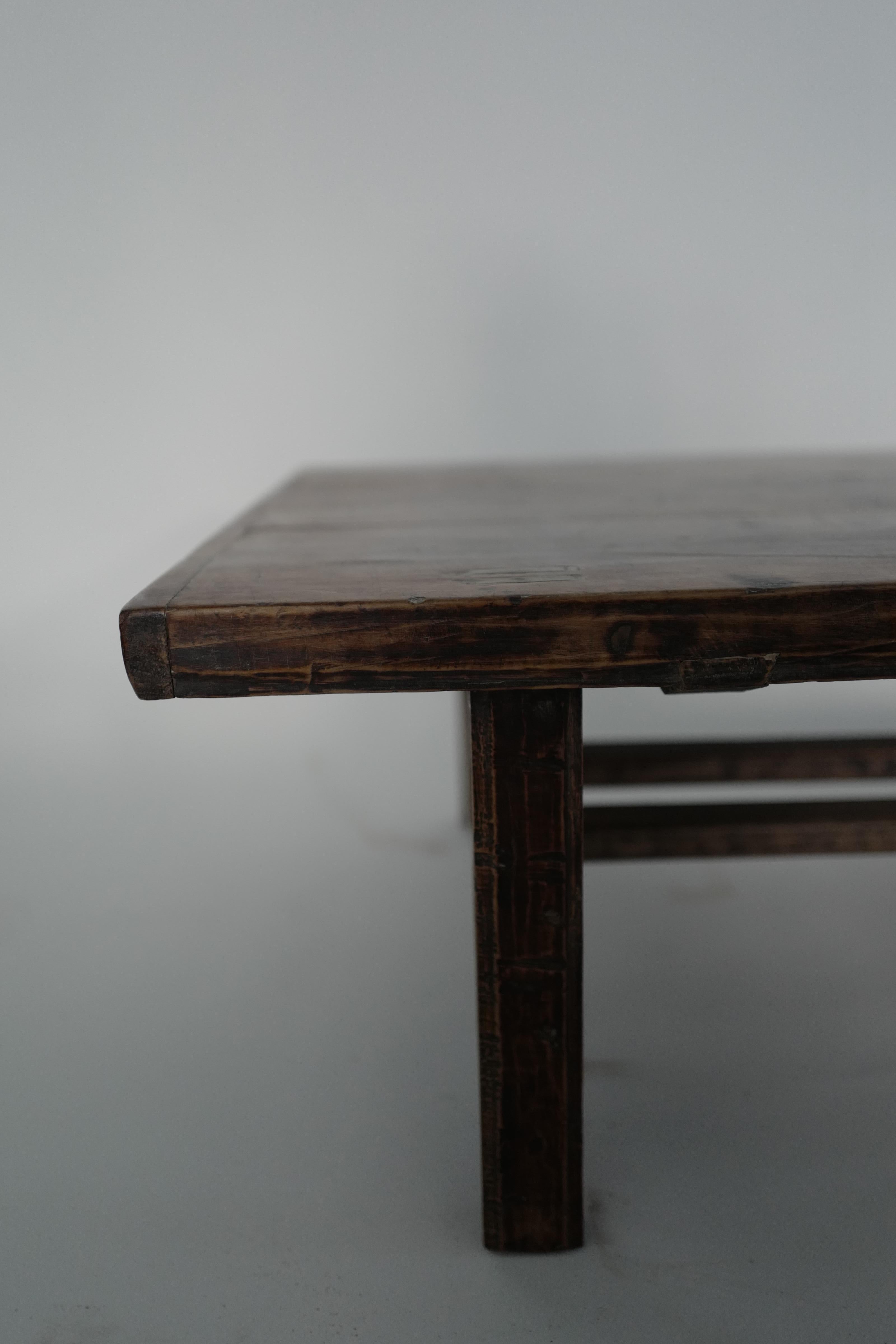 19th Century Chinese Walnut Coffee Table Dark Patina, Rustic Rectangle In Good Condition In Milano, IT