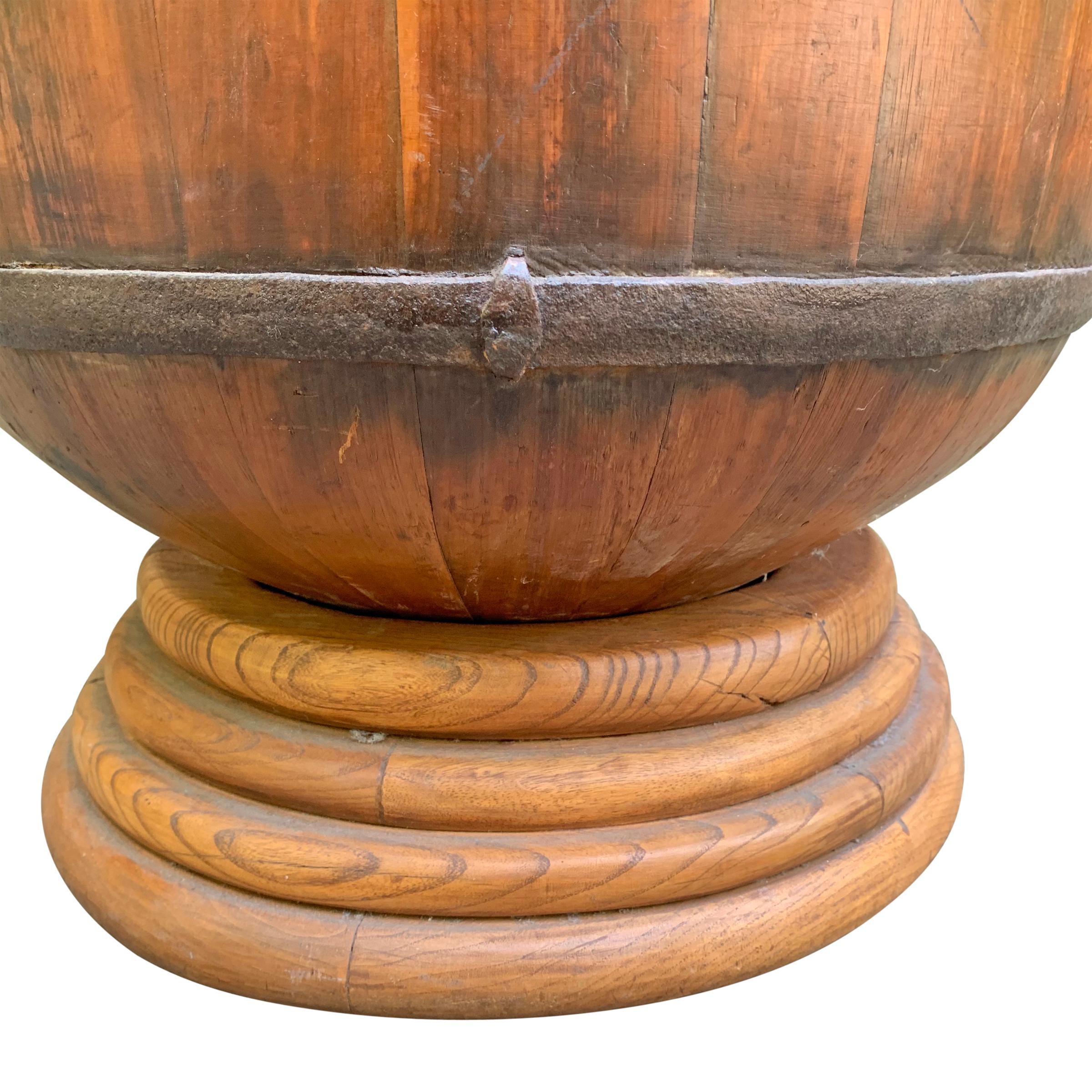 19th Century Chinese Water Bucket on Stand In Good Condition In Chicago, IL