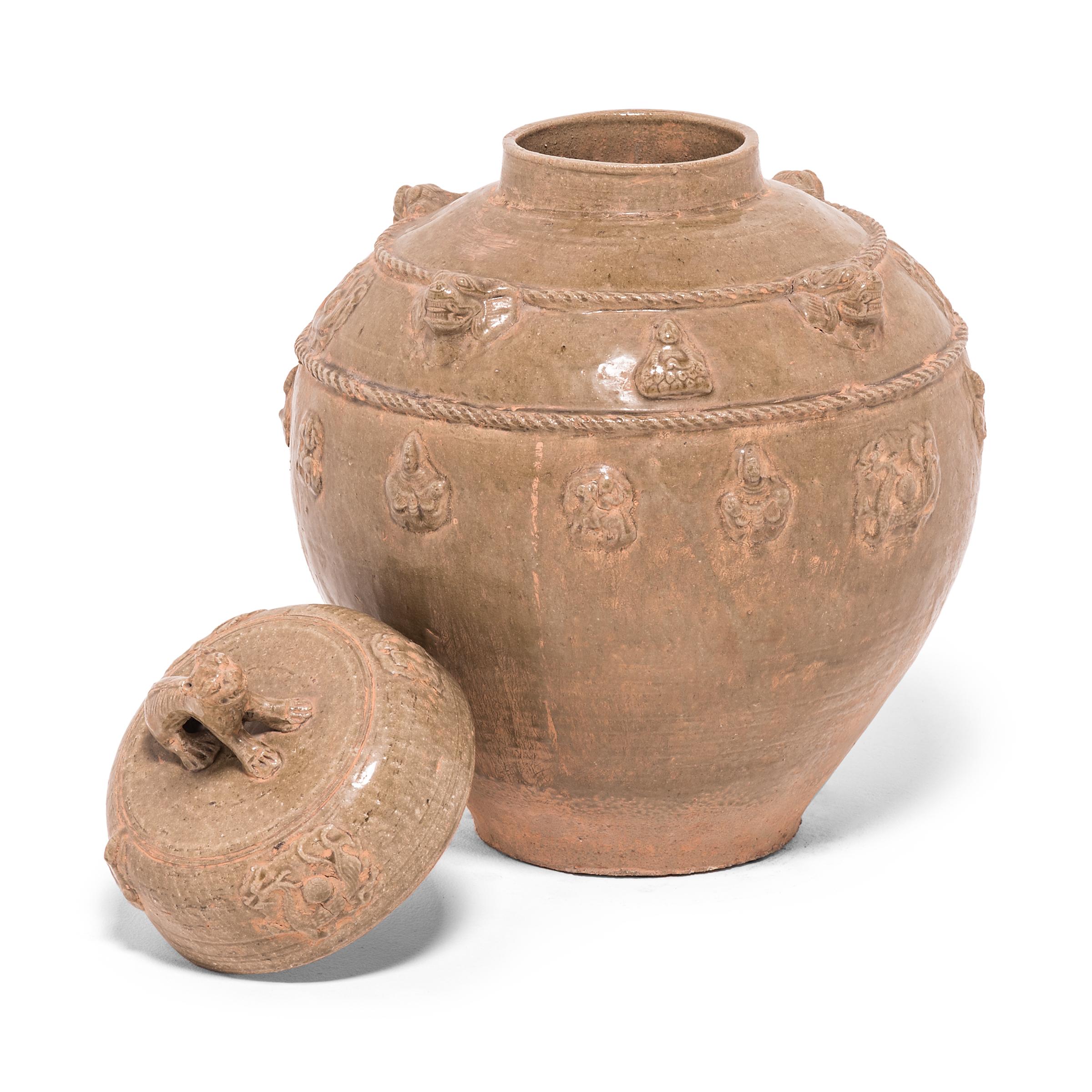 Qing Vaso da vino cinese con coperchio Shizi, 1800 ca. in vendita
