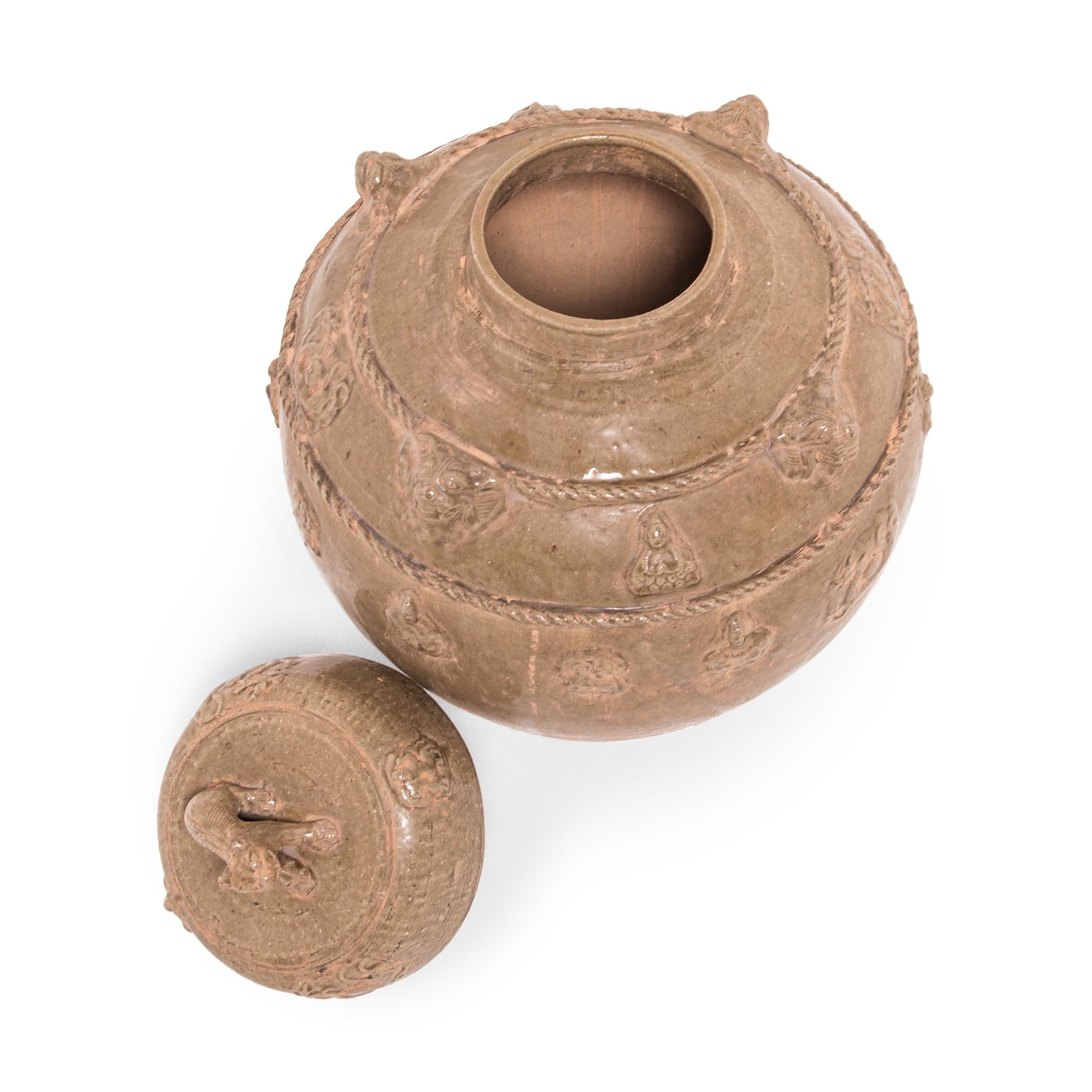 Qing Chinese Wine Vessel with Shizi Lid, c. 1800 For Sale