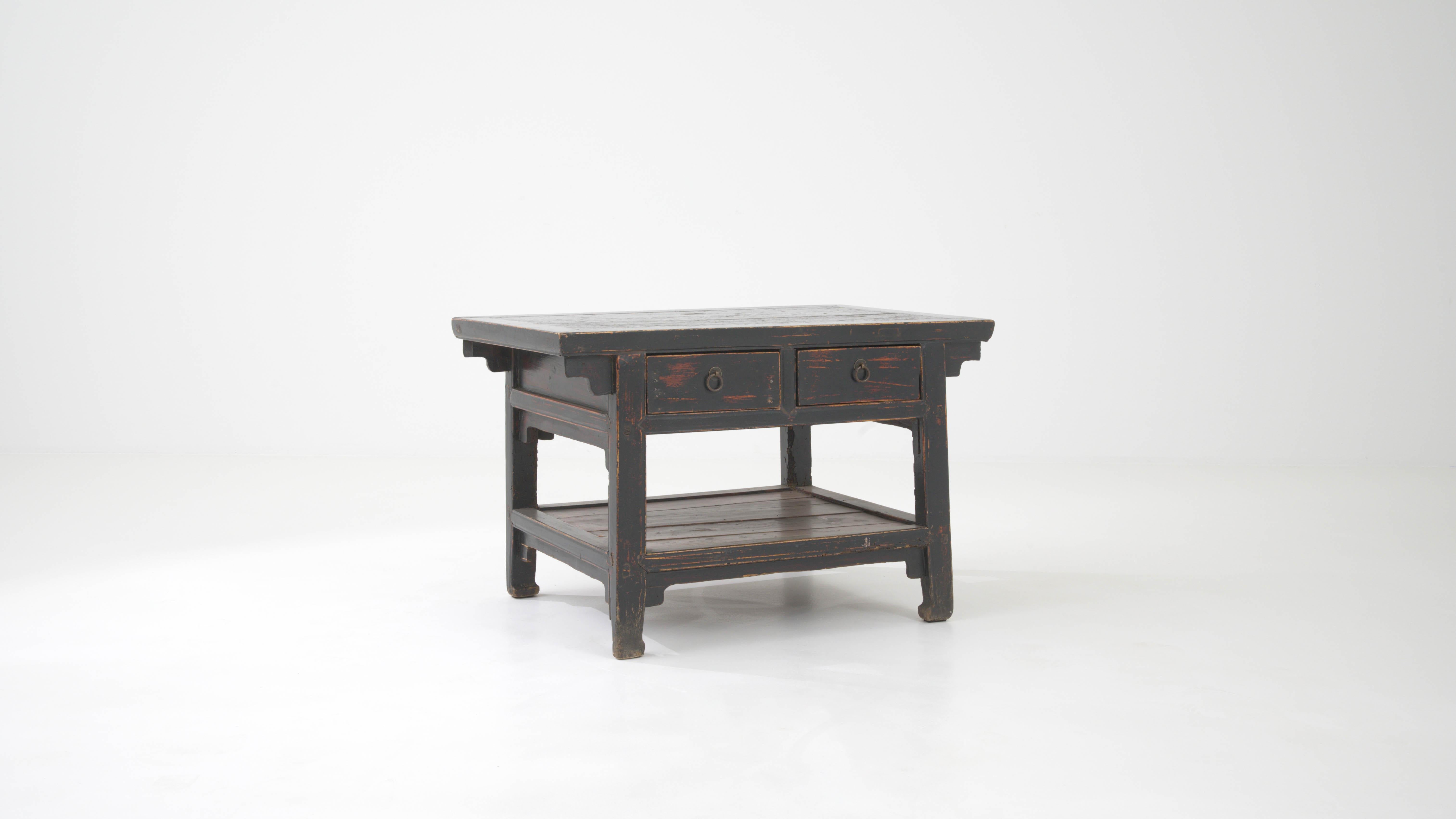 Table basse chinoise en bois du 19e siècle en vente 2