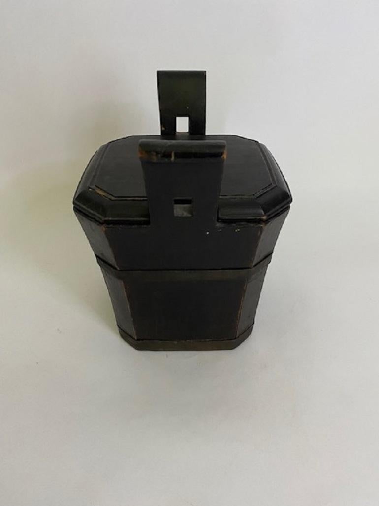 19th Century Chinese Wooden Lunch Box with Gilt Carving For Sale 2