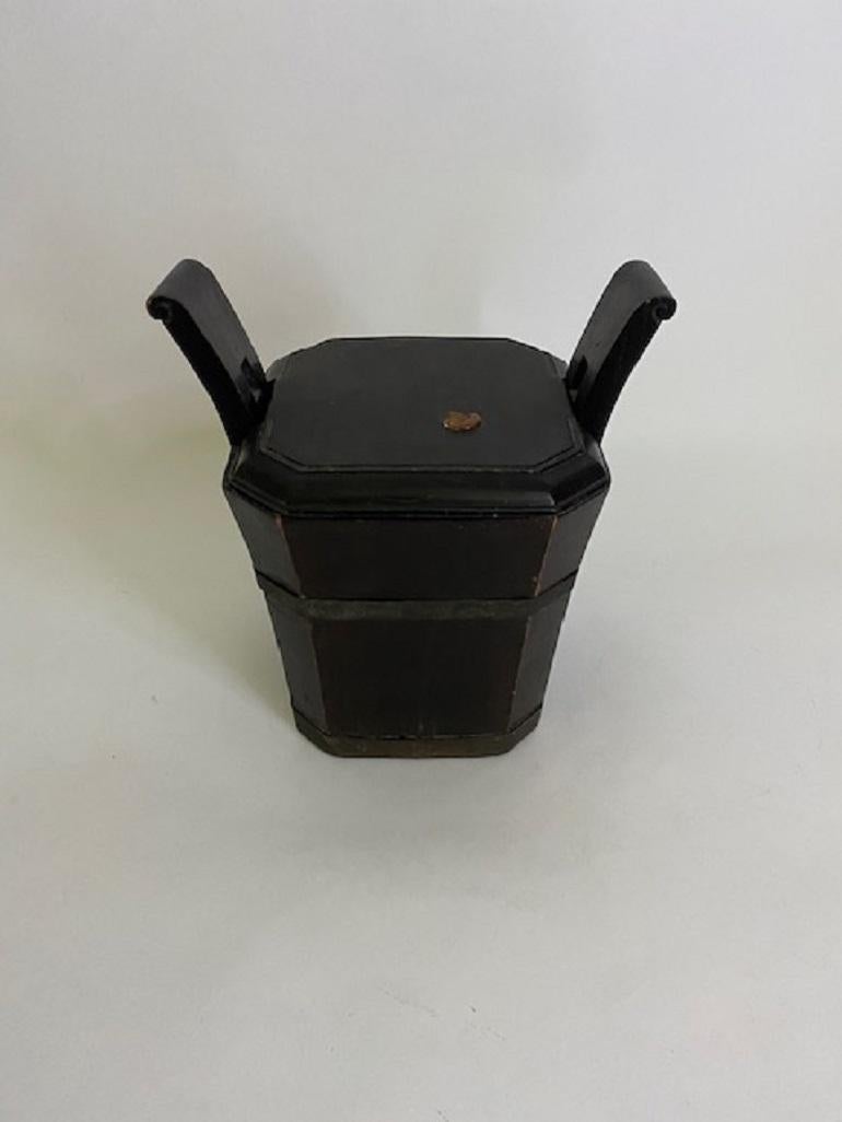 19th Century Chinese Wooden Lunch Box with Gilt Carving For Sale 5