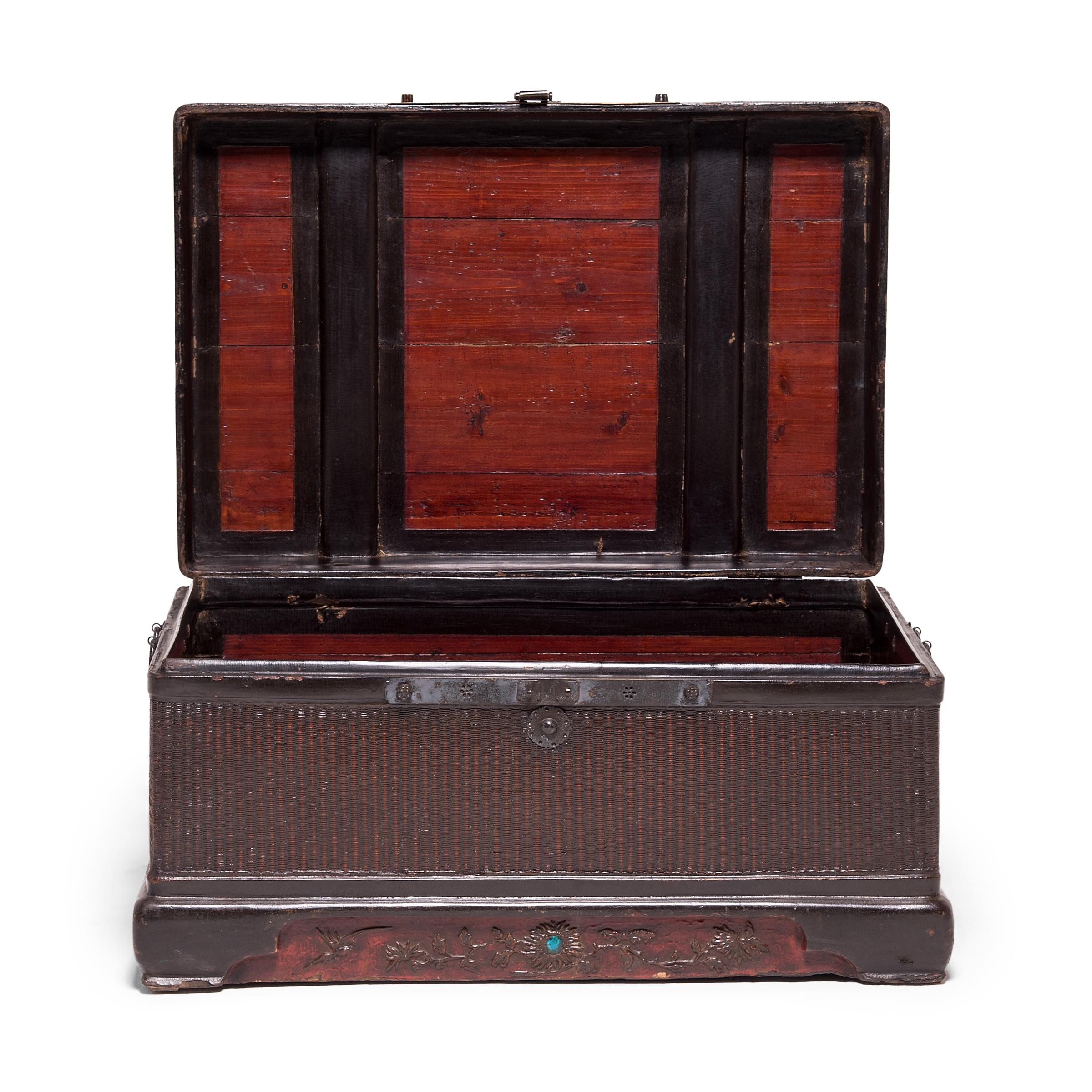 A work of art in itself, this finely woven Qing dynasty trunk likely once stored prized painted scrolls. Framed in elmwood, the trunk’s panels are lined with thin reeds that were painstakingly woven by a skilled artisan. The trunk’s top opens to