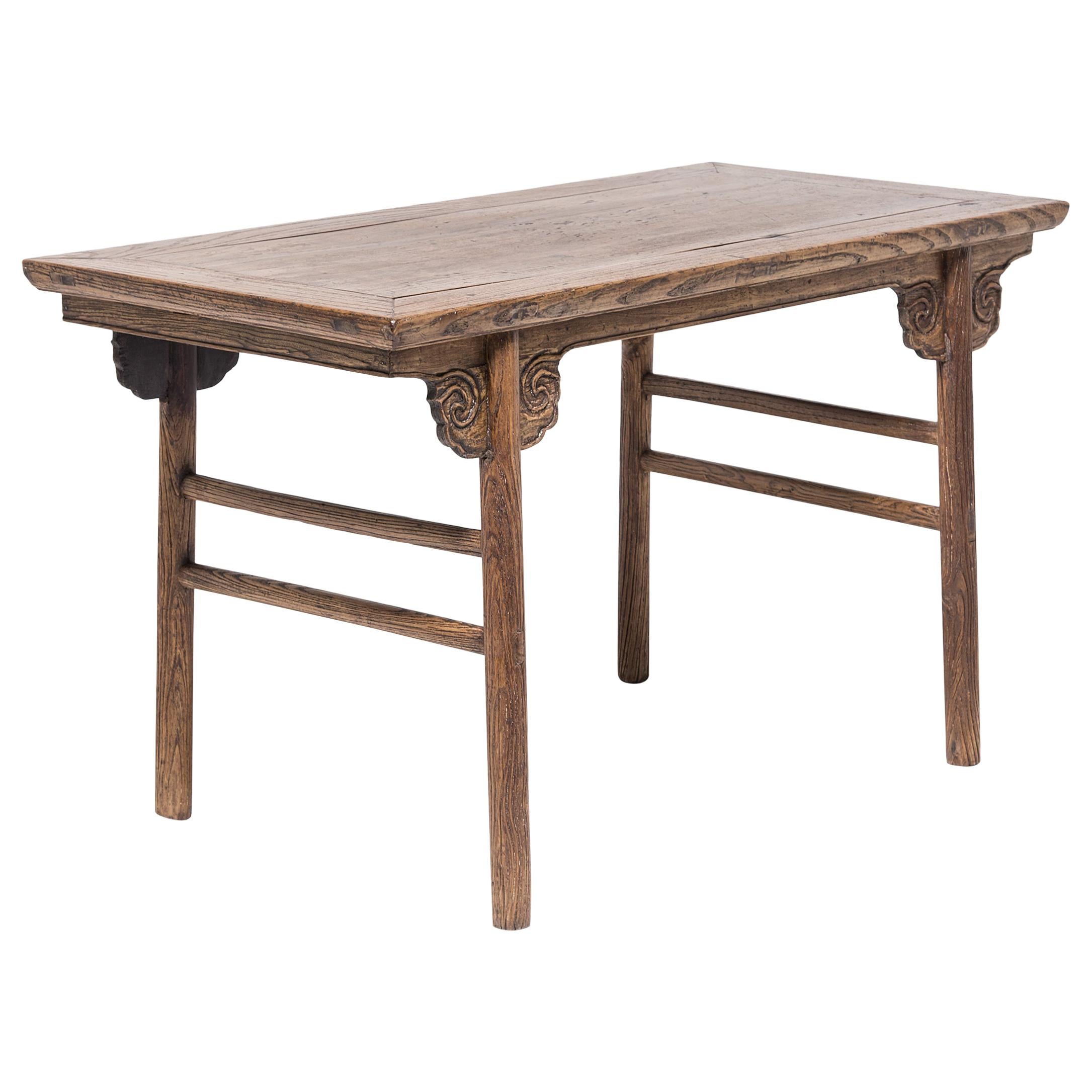 Table à écrire chinoise avec écoinçons de nuages, vers 1850 en vente