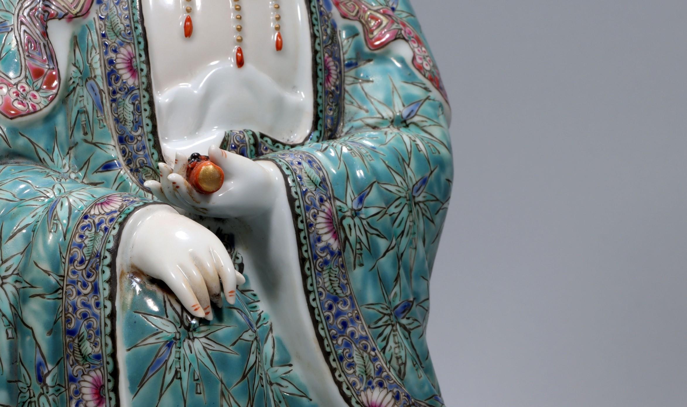 19th Century Chinese Xue Changsheng Porcelain Sitting Buddha Statue For Sale 2
